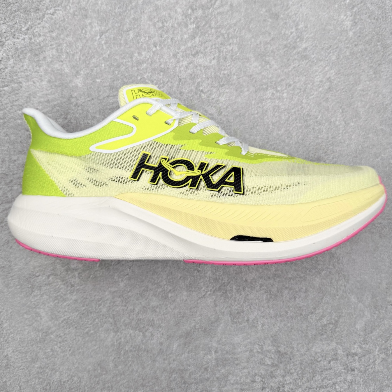 HOKA ONE ONE Rocket X 3 低帮专业越野跑步鞋 实拍首发 相较于前几代Mafate包裹感更好 跟Speedgoat(快速羚羊)系列比起来更加舒适 鞋底防滑性能在下坡的石板台阶和原始路面都有很好的表现 HOKA血统属性厚底设计 在快速下坡时起到缓震保护作用 减少重力给予脚踝、膝部、髋关节等处带来的冲击力 尺码：36 37 37.5 38 38.5 39 40 40.5 41 42 42.5 43 44 44.5 45-选品中心