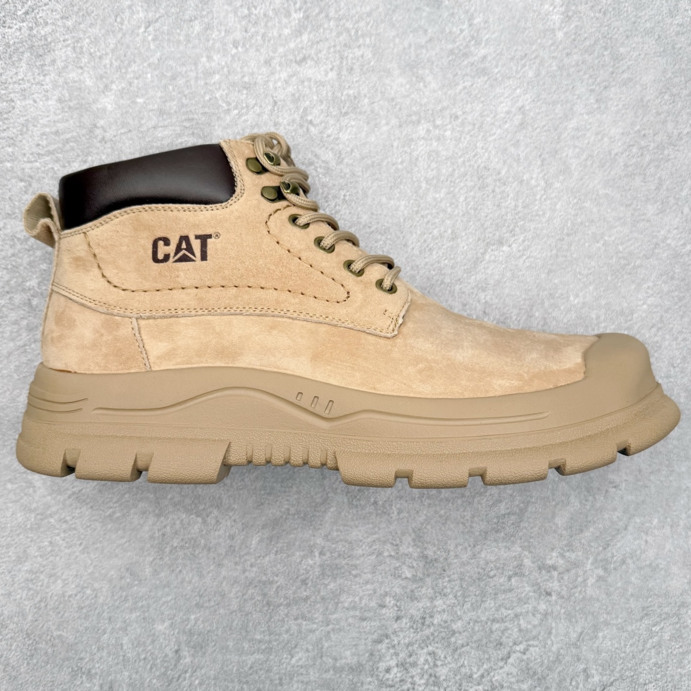 CAT卡特 硬汉推土机品牌经典百搭户外中帮休闲马丁靴 广东大厂品质 秋冬新款 时尚潮流搭配 面料釆用意大利进口磨砂牛皮 全鞋真牛皮材料 大底到五金都是代工厂原材料制作 好货不杀猪 首单质量严格把控 全套官网统一包装 今年冬季防寒户外专用产品 日常随意搭配 型男必备 尺码：39 40 41 42 43 44 (偏大一码)-选品中心