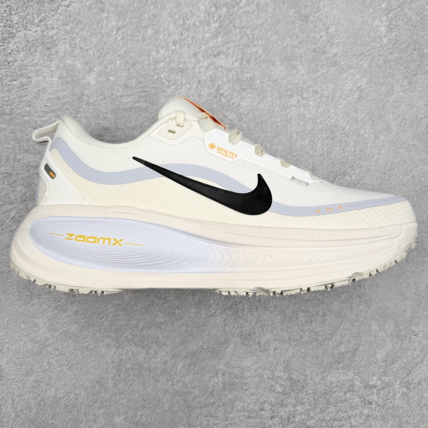 NK Vomero 18 GTX 时尚舒适 网布防滑耐磨 低帮跑步鞋 实拍调校N版已经零色差零失真 百分百还原实物色彩所见即所得 不存在货不对板色差等低级问题 选购参考实物拍摄 不混卖不参货 只用心做好货严格选品 承诺混一赔十 尺码：36 36.5 37.5 38 38.5 39 40 40.5 41 42 42.5 43 44 44.5 45-选品中心