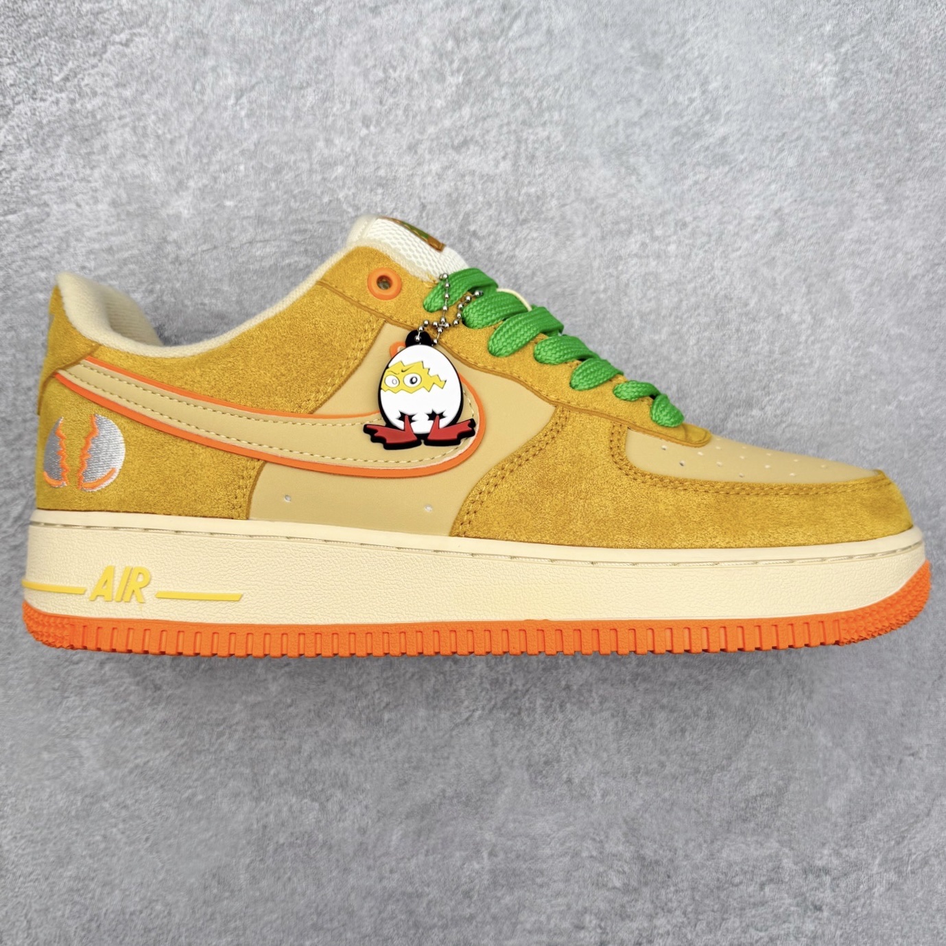 NK Air Force 1´07 Low 空军一号低帮百搭休闲运动板鞋 IU7612-700 柔软、弹性十足的缓震性能和出色的中底设计 横跨复古与现代的外型结合 造就出风靡全球 三十多年的Force 1 直到今天还深受青睐 实拍调校N版已经零色差零失真 百分百还原实物色彩所见即所得 不存在货不对板色差等低级问题 选购参考实物拍摄 不混卖不参货 只用心做好货严格选品 承诺混一赔十 尺码：36 36.5 37.5 38 38.5 39 40 40.5 41 42 42.5 43 44 44.5 45-选品中心