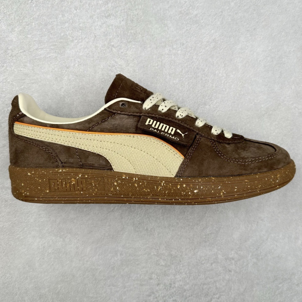 PUMA Palermo Trainer 彪马防滑耐磨低帮德训休闲板鞋 简约又不失设计巧思的帅气风格让它轻松驾驭日常休闲或滑板场合 运动兼具匠心 细节彰显品质 衬垫边缘以提供支撑和灵活性 强化鞋头以承受持续的磨损 耐磨性强 稳定性高 抓地更牢 不易打滑 尺码： 35 36 36.5 37.5 38 38.5 39 40 40.5 41 42 42.5 43 44 45-选品中心