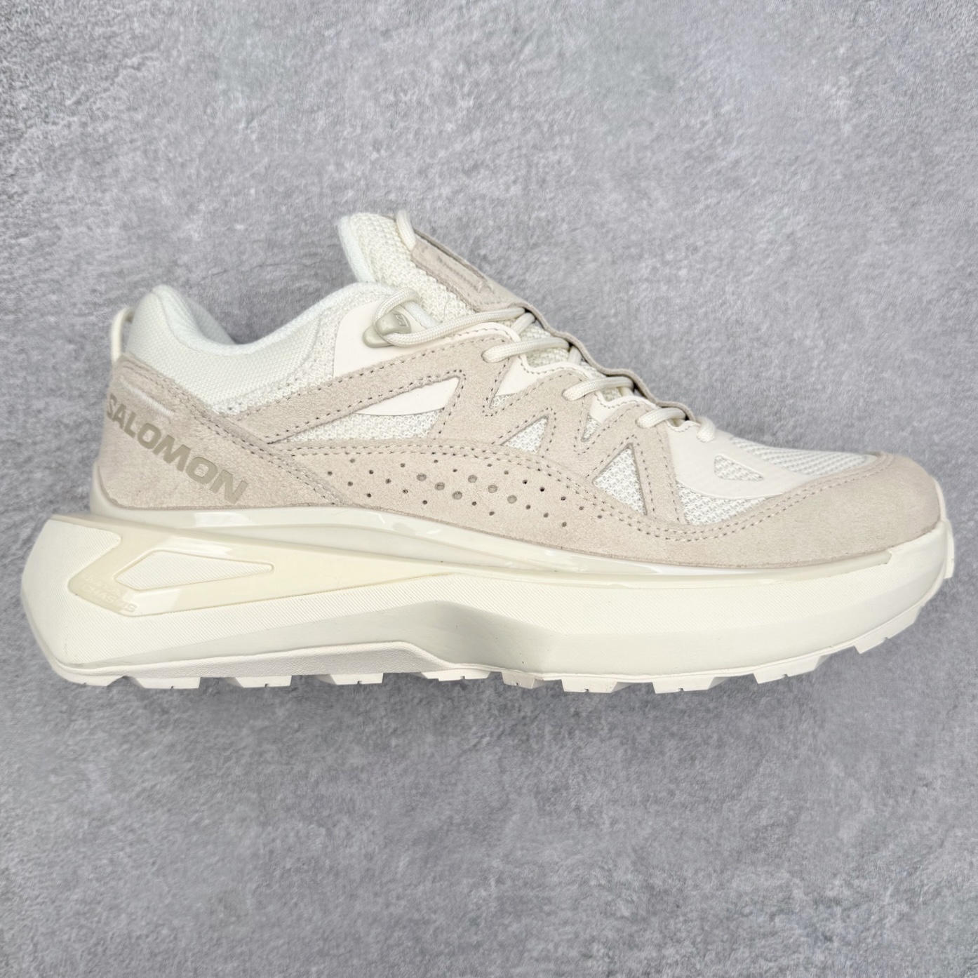 SALOMON萨洛蒙 ODYSSEY ELMT LOW LTR 时尚简约舒适美观 防滑耐磨 低帮 户外功能鞋 男女同款 棕褐色 SALOMON诞生于1947年的法国阿尔卑斯山区，全球知名的户外运动品牌。一直致力于推动滑雪、越野跑等山地运动的发展及产品的进步。其产品设计致力于追求创新和发掘产品的性能极限，帮助喜欢自由的人在山地间不断挑战自我。实拍调校N版已经零色差零失真 百分百还原实物色彩所见即所得 不存在货不对板色差等低级问题 选购参考实物拍摄 不混卖不参货 只用心做好货严格选品 承诺混一赔十 尺码：36 36.5 37.5 38 38.5 39 40 40.5 41 42 42.5 43 44 44.5 45-选品中心