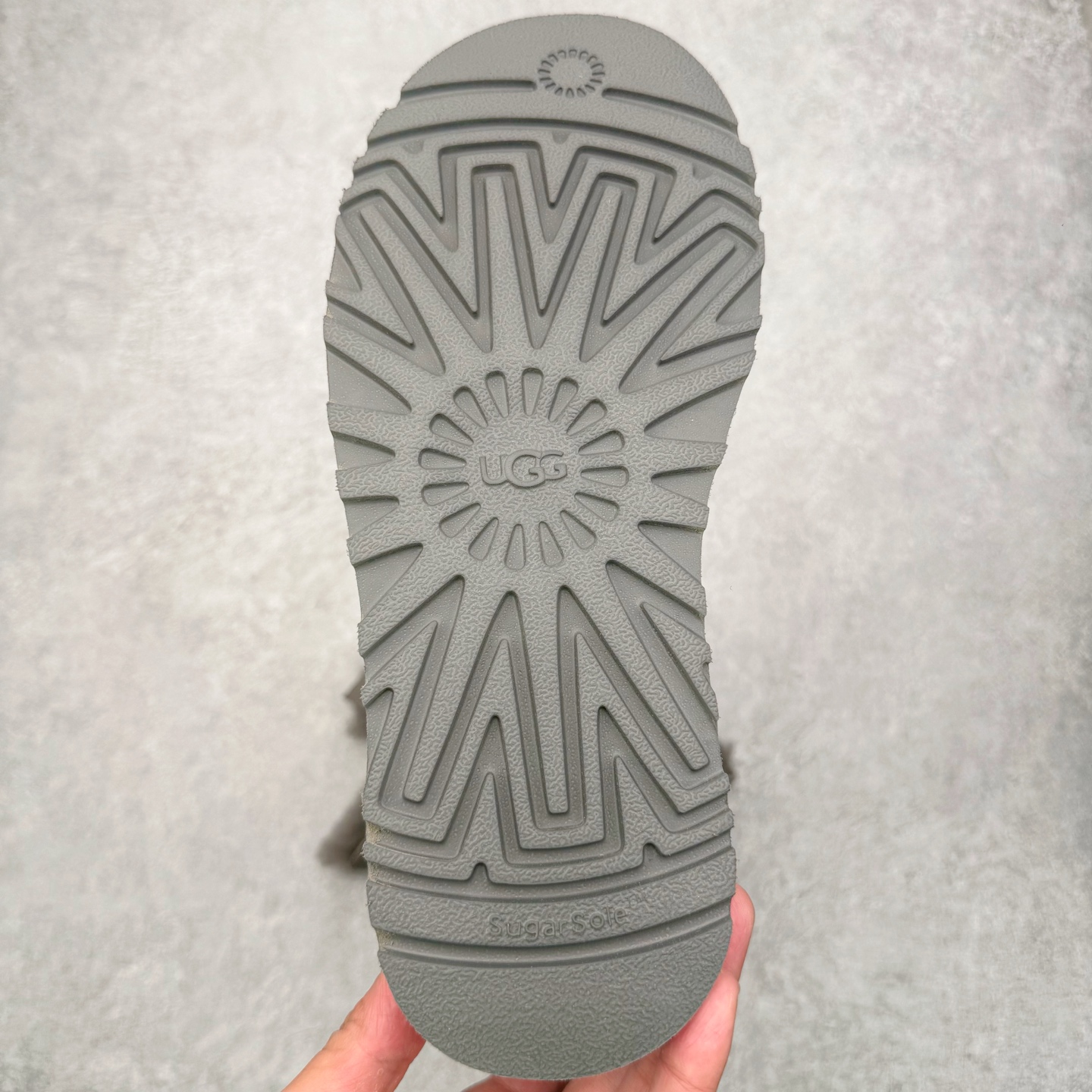 图片[13]-UGG 5971 秋冬羊皮毛一体雪地靴 全鞋采用ZP同厂 隆丰A级澳洲进口羊皮毛一体 品牌代工厂生产线 完全遵循ZP工艺流程 代工厂原厂版师 秉承无原鞋不开发选择 注重每一处细节 市面最正版型 TREADLITE\\\”轻翼\\\”科技外底 轻便/耐用/柔韧/桩型【售后郑重承诺】一个月内若出现重大脱胶/断底等质量问题 直接为您换新！尺码：35 36 37 38 39 40-选品中心