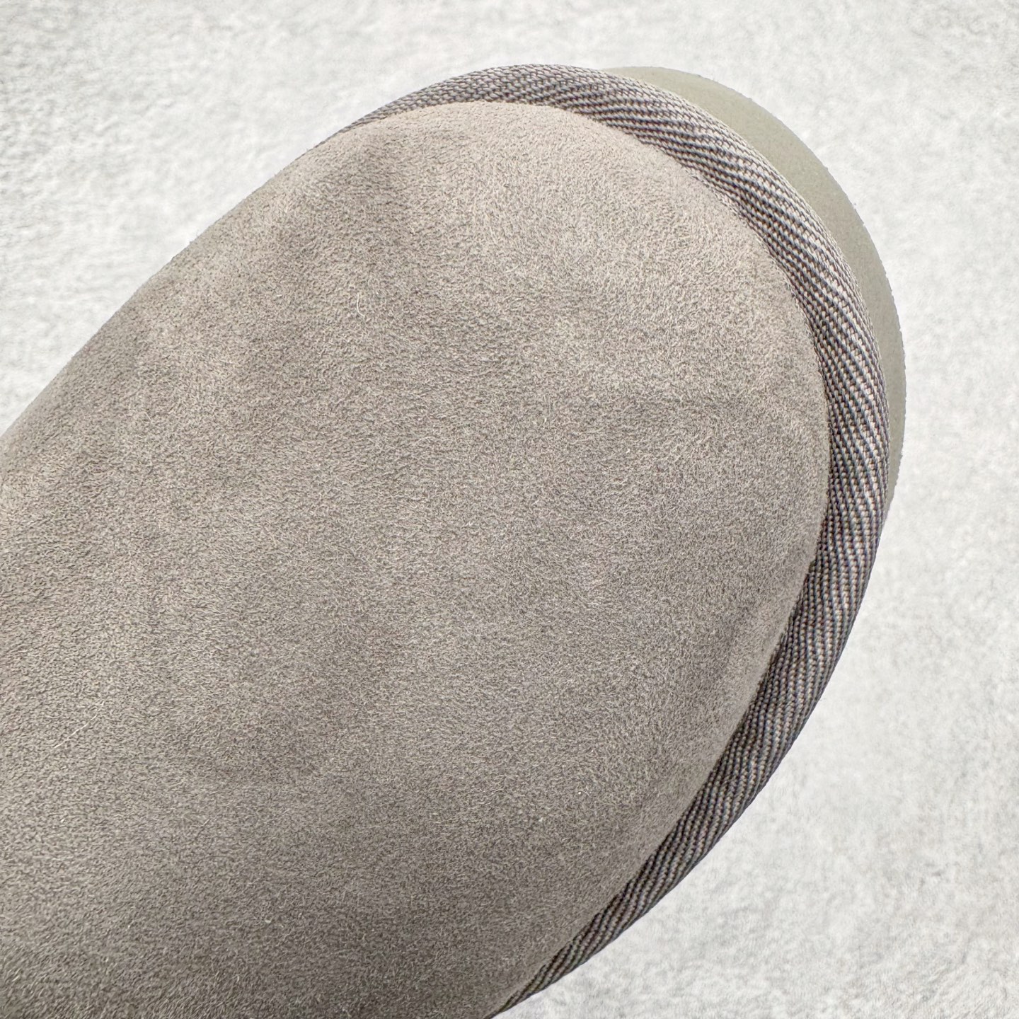 图片[8]-UGG 5971 秋冬羊皮毛一体雪地靴 全鞋采用ZP同厂 隆丰A级澳洲进口羊皮毛一体 品牌代工厂生产线 完全遵循ZP工艺流程 代工厂原厂版师 秉承无原鞋不开发选择 注重每一处细节 市面最正版型 TREADLITE\\\”轻翼\\\”科技外底 轻便/耐用/柔韧/桩型【售后郑重承诺】一个月内若出现重大脱胶/断底等质量问题 直接为您换新！尺码：35 36 37 38 39 40-选品中心