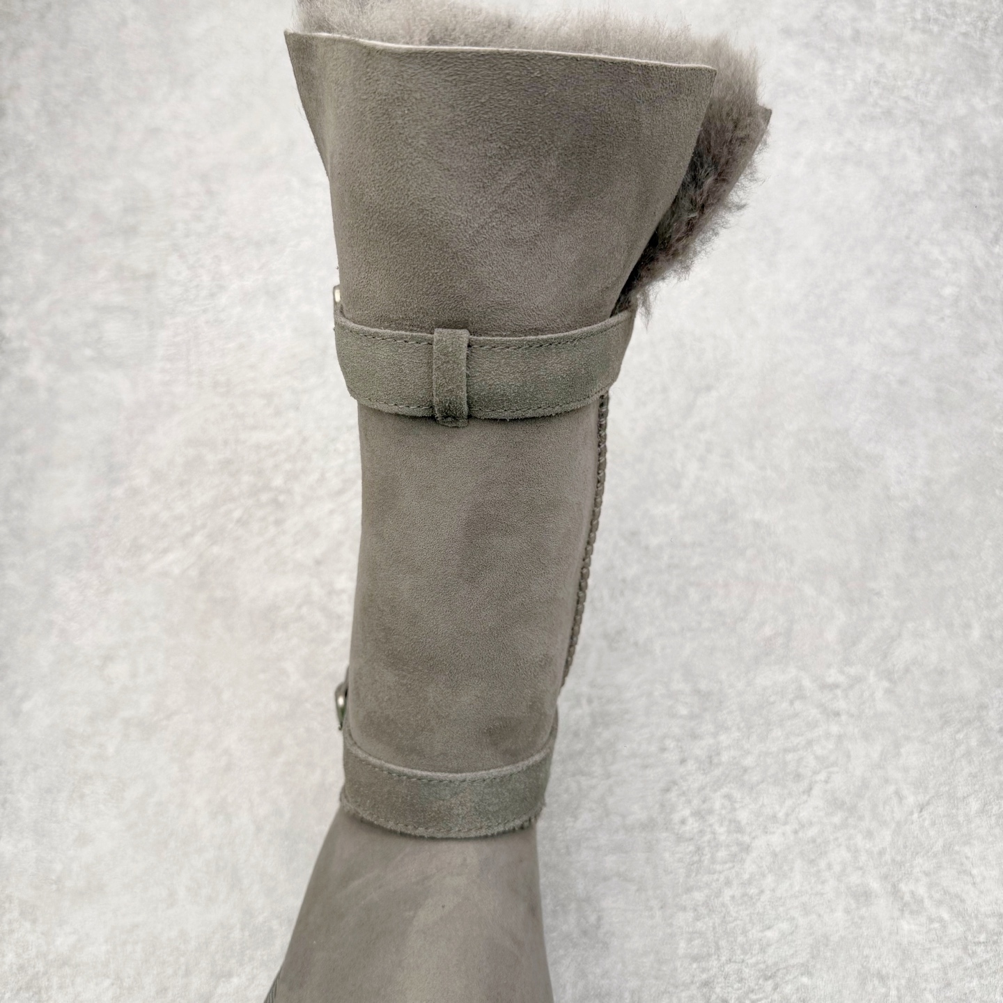 图片[5]-UGG 5971 秋冬羊皮毛一体雪地靴 全鞋采用ZP同厂 隆丰A级澳洲进口羊皮毛一体 品牌代工厂生产线 完全遵循ZP工艺流程 代工厂原厂版师 秉承无原鞋不开发选择 注重每一处细节 市面最正版型 TREADLITE\\\”轻翼\\\”科技外底 轻便/耐用/柔韧/桩型【售后郑重承诺】一个月内若出现重大脱胶/断底等质量问题 直接为您换新！尺码：35 36 37 38 39 40-选品中心