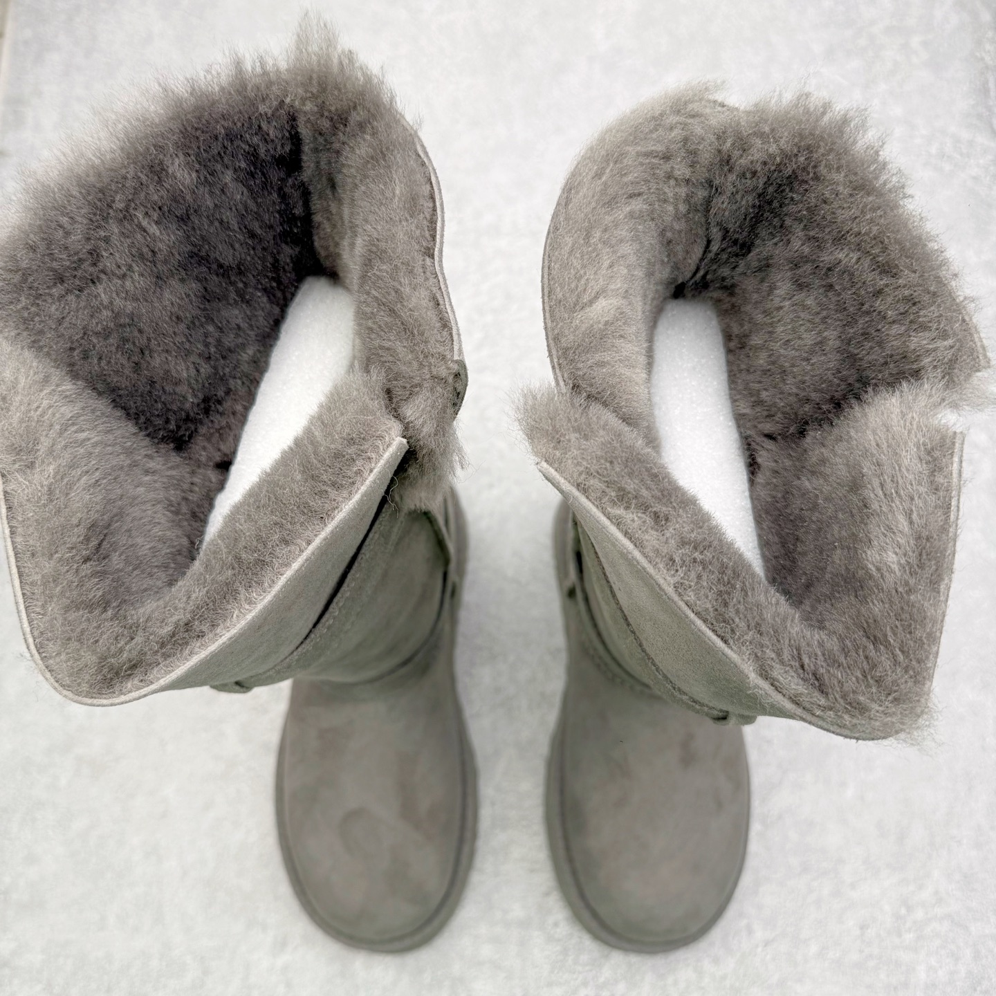 图片[2]-UGG 5971 秋冬羊皮毛一体雪地靴 全鞋采用ZP同厂 隆丰A级澳洲进口羊皮毛一体 品牌代工厂生产线 完全遵循ZP工艺流程 代工厂原厂版师 秉承无原鞋不开发选择 注重每一处细节 市面最正版型 TREADLITE\\\”轻翼\\\”科技外底 轻便/耐用/柔韧/桩型【售后郑重承诺】一个月内若出现重大脱胶/断底等质量问题 直接为您换新！尺码：35 36 37 38 39 40-选品中心