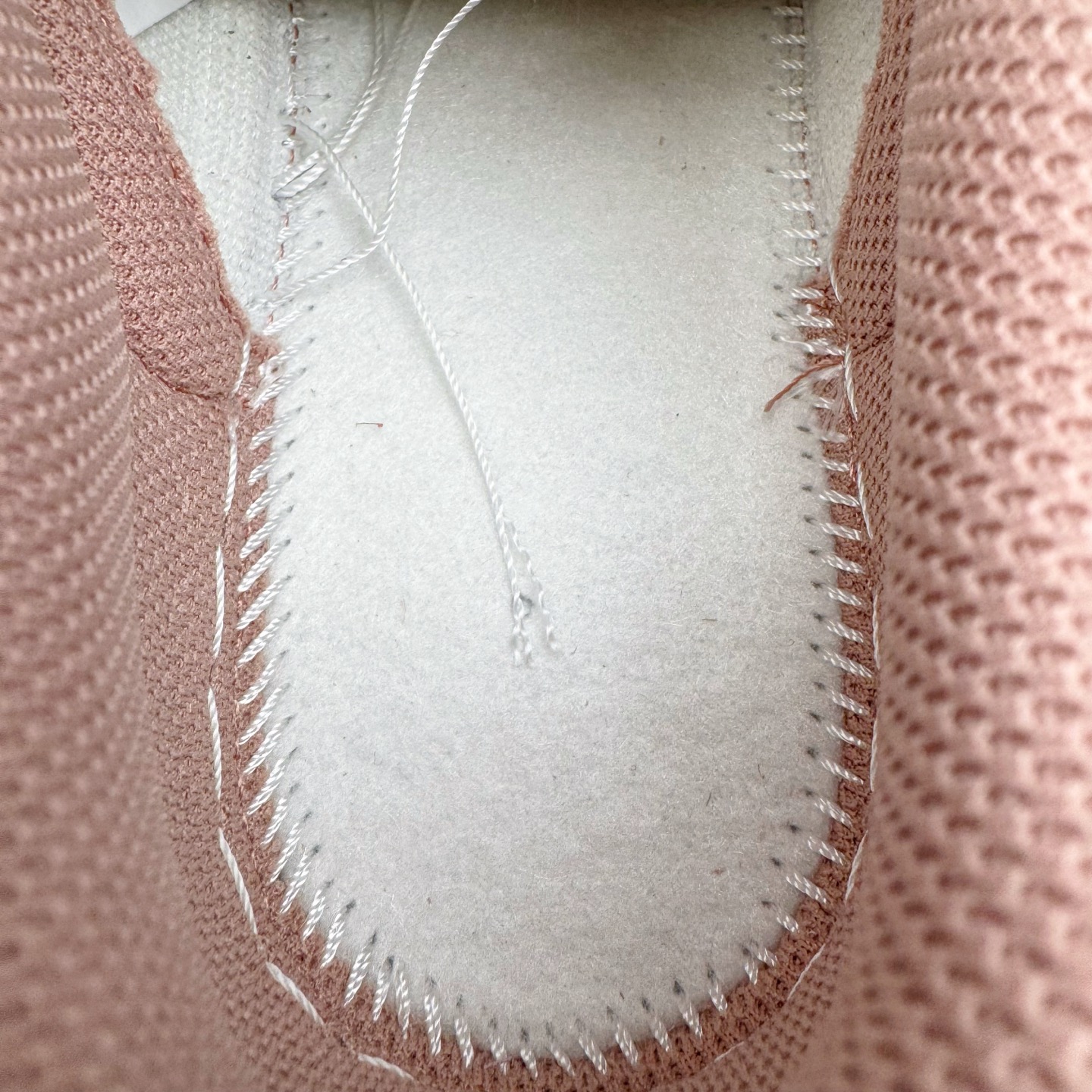 图片[11]-＃CS纯原 NK Dunk Low 白粉 IB4417-102 实力大厂出品 新配色陆续开发 利润个位数只为口碑 全套原纸板楦头开发 确保原汁原味 完美呈现DUNK版型 一比一鞋头弧度高度鞋身弧度 此版本只针对中端市场 皮料材质有所更替 其他数据细节工艺流程均保持一致 绝不口嗨 细节品控鞋型随意对比 独家私模官方第六代原厂航空铝磨具打磨大底 鞋头坡度极致还原 无解鞋型 原盒原配 圈内天花板工艺 原厂玻璃冲刀 超高清洁度 全鞋零毛边皮料切割 原厂中底布点胶 中底布拉帮走线遵循公司 尺码：36 36.5 37.5 38 38.5 39 40 40.5 41 42 42.5 43 44 44.5 45 46-选品中心