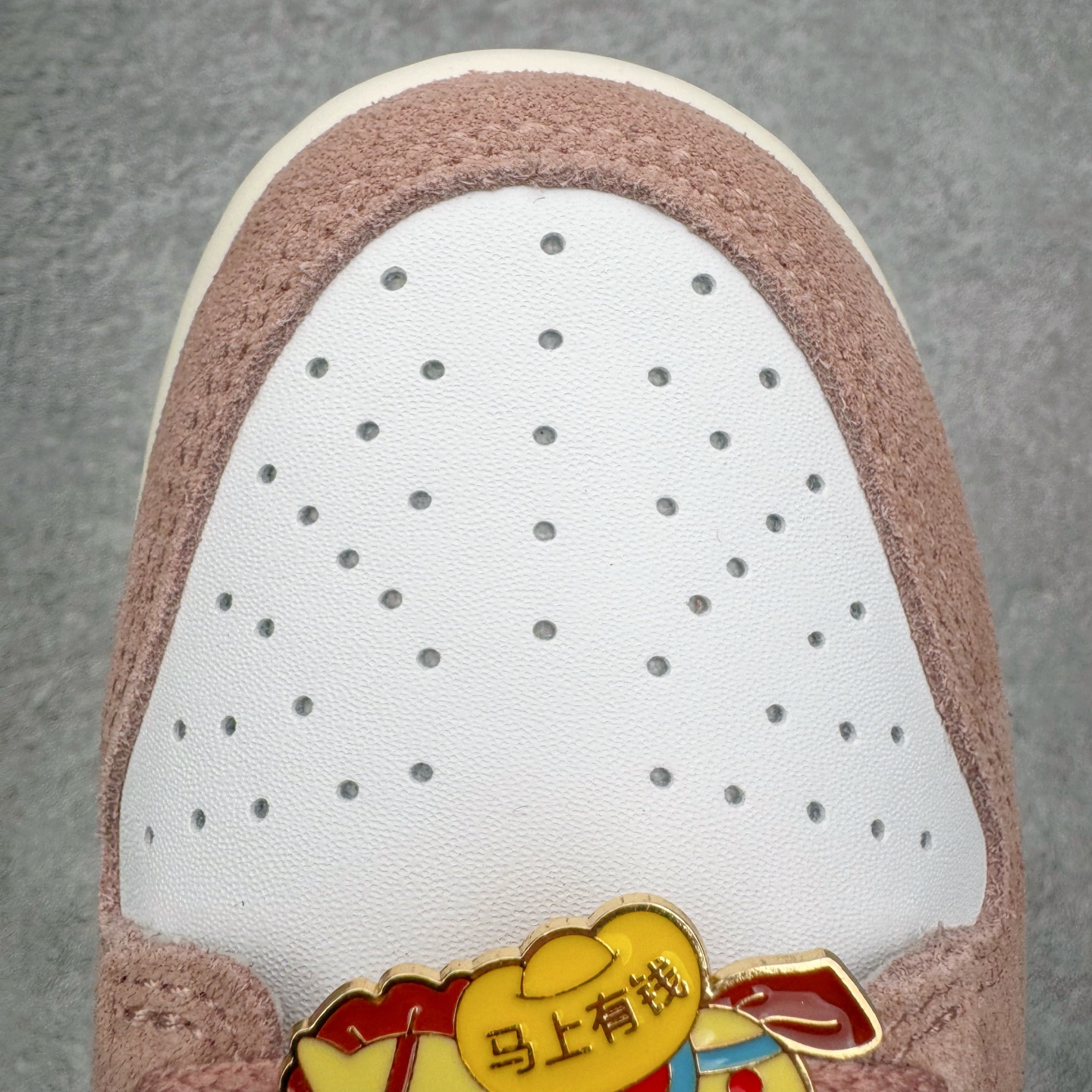 图片[15]-＃CS纯原 NK Dunk Low 白粉 IB4417-102 实力大厂出品 新配色陆续开发 利润个位数只为口碑 全套原纸板楦头开发 确保原汁原味 完美呈现DUNK版型 一比一鞋头弧度高度鞋身弧度 此版本只针对中端市场 皮料材质有所更替 其他数据细节工艺流程均保持一致 绝不口嗨 细节品控鞋型随意对比 独家私模官方第六代原厂航空铝磨具打磨大底 鞋头坡度极致还原 无解鞋型 原盒原配 圈内天花板工艺 原厂玻璃冲刀 超高清洁度 全鞋零毛边皮料切割 原厂中底布点胶 中底布拉帮走线遵循公司 尺码：36 36.5 37.5 38 38.5 39 40 40.5 41 42 42.5 43 44 44.5 45 46-选品中心