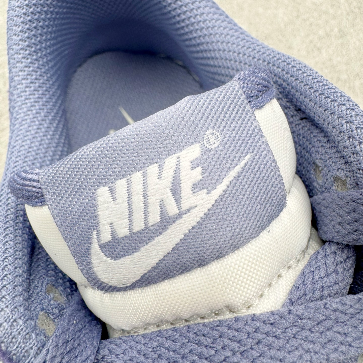 图片[15]-＃CS纯原 NK Dunk Low 白紫 IB4417-103 实力大厂出品 新配色陆续开发 利润个位数只为口碑 全套原纸板楦头开发 确保原汁原味 完美呈现DUNK版型 一比一鞋头弧度高度鞋身弧度 此版本只针对中端市场 皮料材质有所更替 其他数据细节工艺流程均保持一致 绝不口嗨 细节品控鞋型随意对比 独家私模官方第六代原厂航空铝磨具打磨大底 鞋头坡度极致还原 无解鞋型 原盒原配 圈内天花板工艺 原厂玻璃冲刀 超高清洁度 全鞋零毛边皮料切割 原厂中底布点胶 中底布拉帮走线遵循公司 尺码：36 36.5 37.5 38 38.5 39 40 40.5 41 42 42.5 43 44 44.5 45 46-选品中心