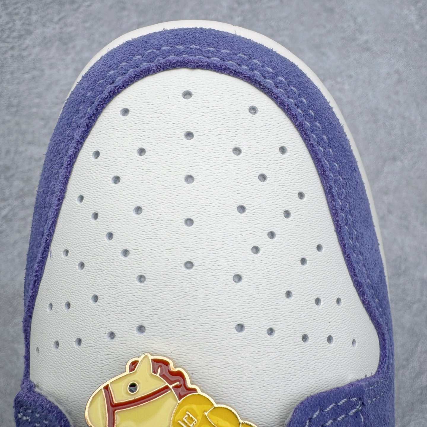 图片[13]-＃CS纯原 NK Dunk Low 白紫 IB4417-103 实力大厂出品 新配色陆续开发 利润个位数只为口碑 全套原纸板楦头开发 确保原汁原味 完美呈现DUNK版型 一比一鞋头弧度高度鞋身弧度 此版本只针对中端市场 皮料材质有所更替 其他数据细节工艺流程均保持一致 绝不口嗨 细节品控鞋型随意对比 独家私模官方第六代原厂航空铝磨具打磨大底 鞋头坡度极致还原 无解鞋型 原盒原配 圈内天花板工艺 原厂玻璃冲刀 超高清洁度 全鞋零毛边皮料切割 原厂中底布点胶 中底布拉帮走线遵循公司 尺码：36 36.5 37.5 38 38.5 39 40 40.5 41 42 42.5 43 44 44.5 45 46-选品中心