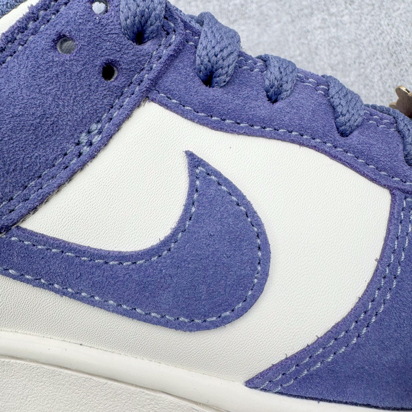 图片[18]-＃CS纯原 NK Dunk Low 白紫 IB4417-103 实力大厂出品 新配色陆续开发 利润个位数只为口碑 全套原纸板楦头开发 确保原汁原味 完美呈现DUNK版型 一比一鞋头弧度高度鞋身弧度 此版本只针对中端市场 皮料材质有所更替 其他数据细节工艺流程均保持一致 绝不口嗨 细节品控鞋型随意对比 独家私模官方第六代原厂航空铝磨具打磨大底 鞋头坡度极致还原 无解鞋型 原盒原配 圈内天花板工艺 原厂玻璃冲刀 超高清洁度 全鞋零毛边皮料切割 原厂中底布点胶 中底布拉帮走线遵循公司 尺码：36 36.5 37.5 38 38.5 39 40 40.5 41 42 42.5 43 44 44.5 45 46-选品中心