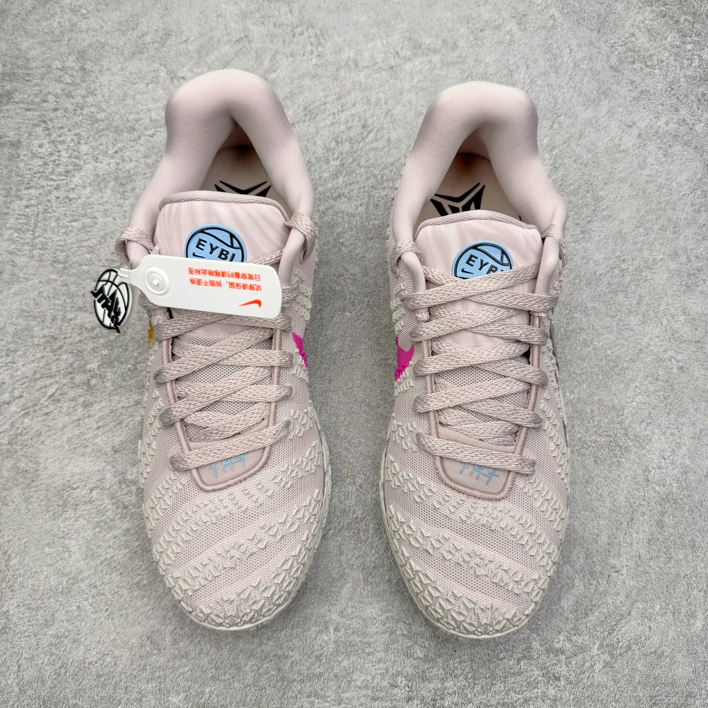 图片[2]-＃灭世/Max NK Ja 3 Scratch EP 莫兰特三代柔软舒适防滑耐磨透气支撑轻便低帮篮球鞋 EYBL 浅粉 IH2374-001 2024『压轴』后卫实战旗舰 圣枪腰王 重磅革新登场🌪 🔝历时5个月！全力打造 科比➕欧文系列 综合体 ！Pt实战体验天花板上限 再度提高🔝 ✅【顶配缓震】独家革新搭载 前掌5mm TURBO气垫 兼具贴地与缓震！（正品仅长方形小气垫）➕后掌大马蹄14mm厚 气垫 提高后掌缓震极限 （正品后掌无气垫） ✅【顶级抗扭】 搭载硬度65HC 发泡中底框架 ➕高强度中足抗扭片 革新升级 赛事级抗扭水平！独此一家 ✅【顶级支撑】鞋身侧向包裹 双层补强层 200斤以上选手 也可驾驭（正品仅一层）对比市场货品偷工减料 不可同日而语！ ✅气垫气压上脚即可感受！后掌鞋垫掀开可见气垫轮廓（谨防窜货） 鞋底止滑配方 无需磨合 原地起飞🛫 NK年度后卫旗舰 独家革新升级 『口碑源自专业 实力来源于专注』 真灭世纯原 切勿被市场仿冒吊牌挂羊头卖狗肉 尺码：39-46 正码正拍-选品中心