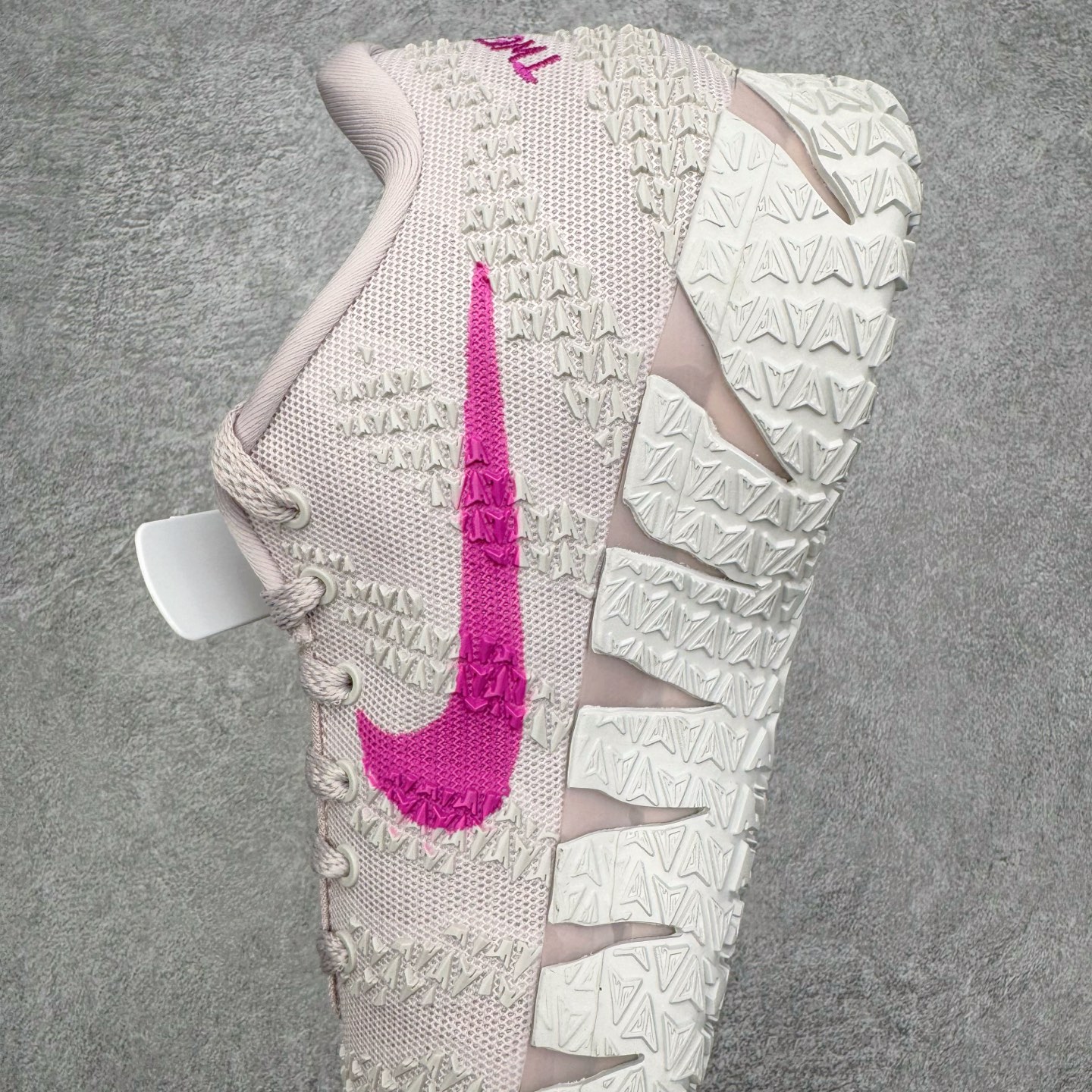 图片[7]-＃灭世/Max NK Ja 3 Scratch EP 莫兰特三代柔软舒适防滑耐磨透气支撑轻便低帮篮球鞋 EYBL 浅粉 IH2374-001 2024『压轴』后卫实战旗舰 圣枪腰王 重磅革新登场🌪 🔝历时5个月！全力打造 科比➕欧文系列 综合体 ！Pt实战体验天花板上限 再度提高🔝 ✅【顶配缓震】独家革新搭载 前掌5mm TURBO气垫 兼具贴地与缓震！（正品仅长方形小气垫）➕后掌大马蹄14mm厚 气垫 提高后掌缓震极限 （正品后掌无气垫） ✅【顶级抗扭】 搭载硬度65HC 发泡中底框架 ➕高强度中足抗扭片 革新升级 赛事级抗扭水平！独此一家 ✅【顶级支撑】鞋身侧向包裹 双层补强层 200斤以上选手 也可驾驭（正品仅一层）对比市场货品偷工减料 不可同日而语！ ✅气垫气压上脚即可感受！后掌鞋垫掀开可见气垫轮廓（谨防窜货） 鞋底止滑配方 无需磨合 原地起飞🛫 NK年度后卫旗舰 独家革新升级 『口碑源自专业 实力来源于专注』 真灭世纯原 切勿被市场仿冒吊牌挂羊头卖狗肉 尺码：39-46 正码正拍-选品中心