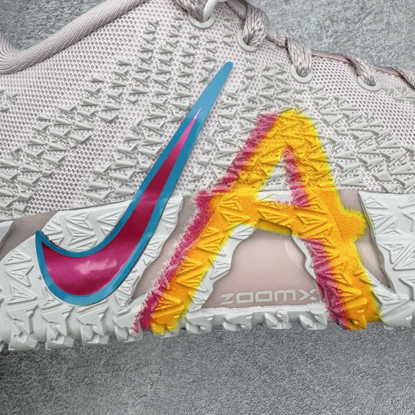 图片[13]-＃灭世/Max NK Ja 3 Scratch EP 莫兰特三代柔软舒适防滑耐磨透气支撑轻便低帮篮球鞋 EYBL 浅粉 IH2374-001 2024『压轴』后卫实战旗舰 圣枪腰王 重磅革新登场🌪 🔝历时5个月！全力打造 科比➕欧文系列 综合体 ！Pt实战体验天花板上限 再度提高🔝 ✅【顶配缓震】独家革新搭载 前掌5mm TURBO气垫 兼具贴地与缓震！（正品仅长方形小气垫）➕后掌大马蹄14mm厚 气垫 提高后掌缓震极限 （正品后掌无气垫） ✅【顶级抗扭】 搭载硬度65HC 发泡中底框架 ➕高强度中足抗扭片 革新升级 赛事级抗扭水平！独此一家 ✅【顶级支撑】鞋身侧向包裹 双层补强层 200斤以上选手 也可驾驭（正品仅一层）对比市场货品偷工减料 不可同日而语！ ✅气垫气压上脚即可感受！后掌鞋垫掀开可见气垫轮廓（谨防窜货） 鞋底止滑配方 无需磨合 原地起飞🛫 NK年度后卫旗舰 独家革新升级 『口碑源自专业 实力来源于专注』 真灭世纯原 切勿被市场仿冒吊牌挂羊头卖狗肉 尺码：39-46 正码正拍-选品中心