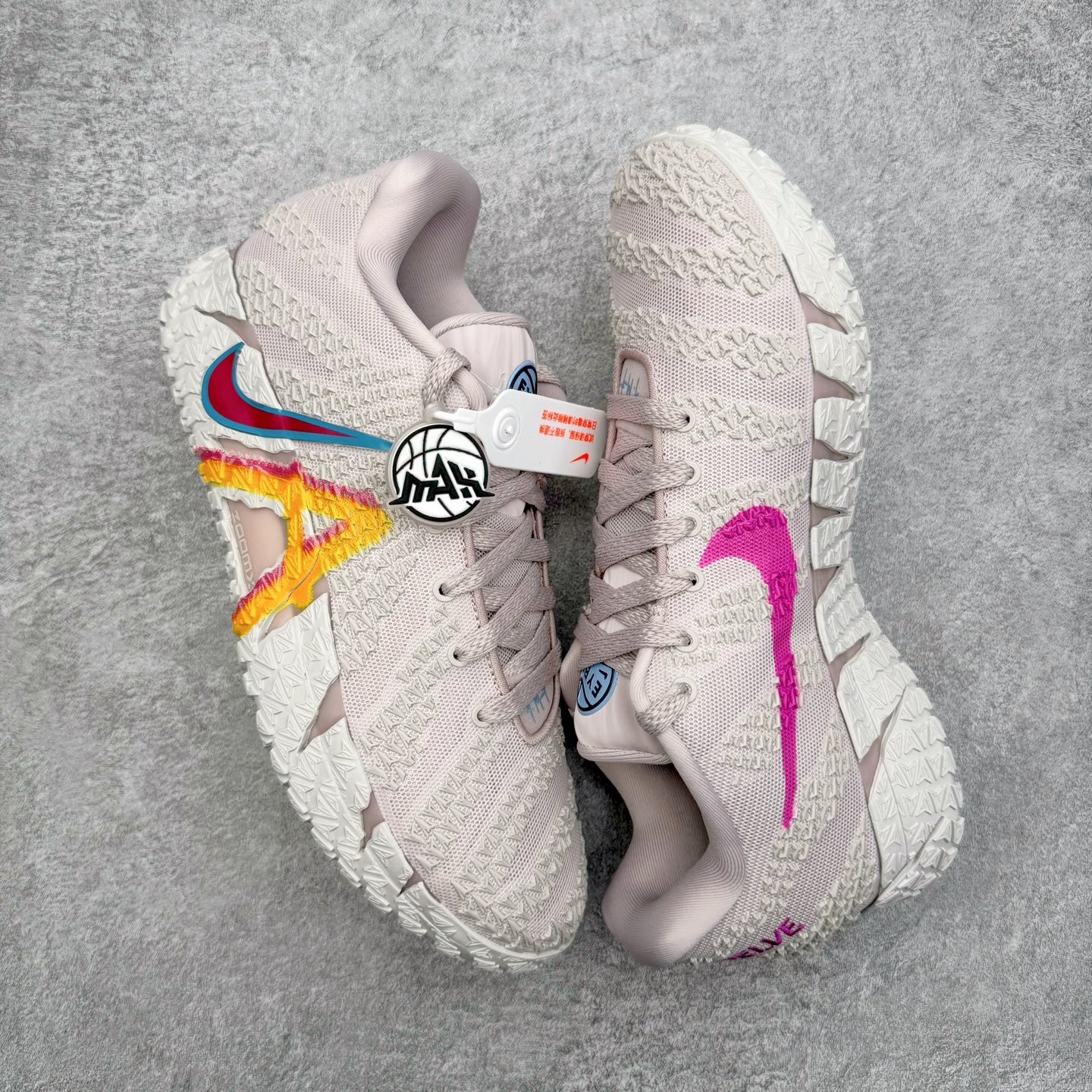 图片[3]-＃灭世/Max NK Ja 3 Scratch EP 莫兰特三代柔软舒适防滑耐磨透气支撑轻便低帮篮球鞋 EYBL 浅粉 IH2374-001 2024『压轴』后卫实战旗舰 圣枪腰王 重磅革新登场🌪 🔝历时5个月！全力打造 科比➕欧文系列 综合体 ！Pt实战体验天花板上限 再度提高🔝 ✅【顶配缓震】独家革新搭载 前掌5mm TURBO气垫 兼具贴地与缓震！（正品仅长方形小气垫）➕后掌大马蹄14mm厚 气垫 提高后掌缓震极限 （正品后掌无气垫） ✅【顶级抗扭】 搭载硬度65HC 发泡中底框架 ➕高强度中足抗扭片 革新升级 赛事级抗扭水平！独此一家 ✅【顶级支撑】鞋身侧向包裹 双层补强层 200斤以上选手 也可驾驭（正品仅一层）对比市场货品偷工减料 不可同日而语！ ✅气垫气压上脚即可感受！后掌鞋垫掀开可见气垫轮廓（谨防窜货） 鞋底止滑配方 无需磨合 原地起飞🛫 NK年度后卫旗舰 独家革新升级 『口碑源自专业 实力来源于专注』 真灭世纯原 切勿被市场仿冒吊牌挂羊头卖狗肉 尺码：39-46 正码正拍-选品中心