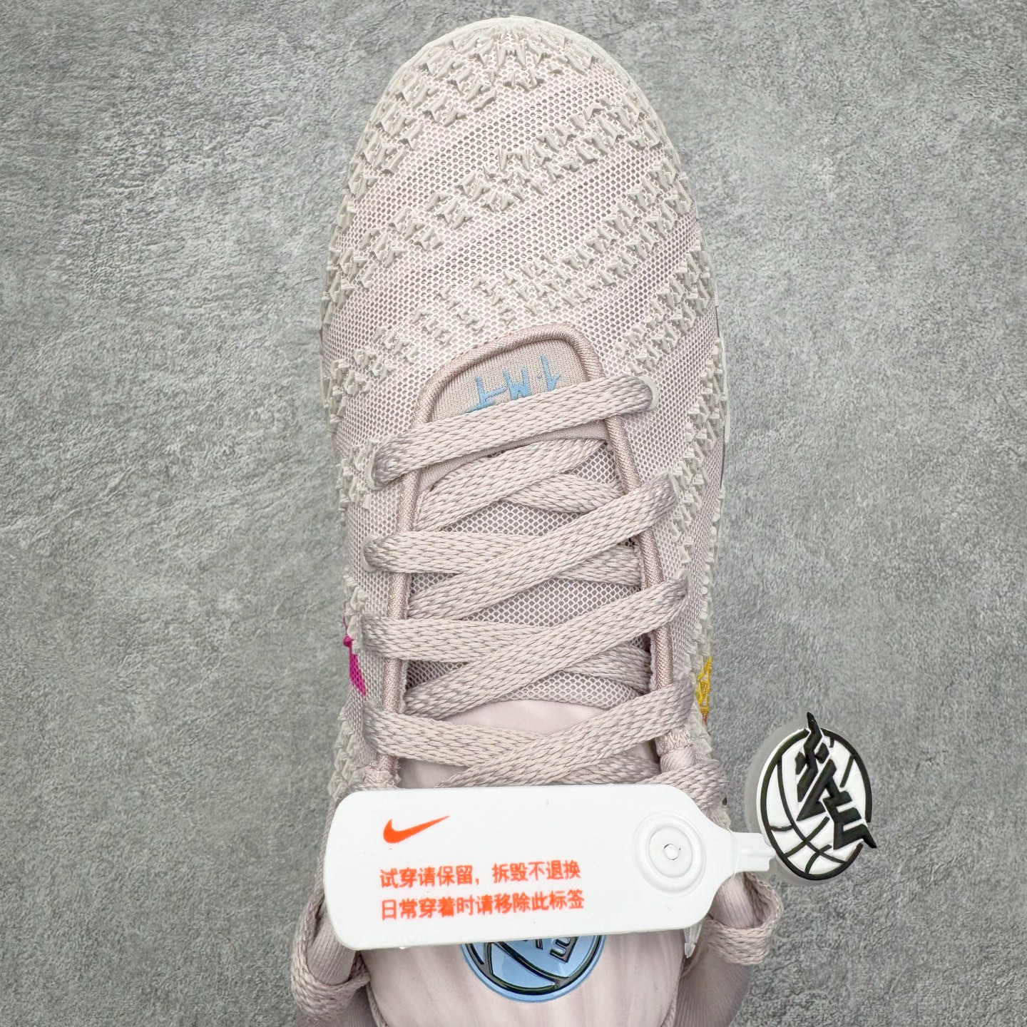 图片[4]-＃灭世/Max NK Ja 3 Scratch EP 莫兰特三代柔软舒适防滑耐磨透气支撑轻便低帮篮球鞋 EYBL 浅粉 IH2374-001 2024『压轴』后卫实战旗舰 圣枪腰王 重磅革新登场🌪 🔝历时5个月！全力打造 科比➕欧文系列 综合体 ！Pt实战体验天花板上限 再度提高🔝 ✅【顶配缓震】独家革新搭载 前掌5mm TURBO气垫 兼具贴地与缓震！（正品仅长方形小气垫）➕后掌大马蹄14mm厚 气垫 提高后掌缓震极限 （正品后掌无气垫） ✅【顶级抗扭】 搭载硬度65HC 发泡中底框架 ➕高强度中足抗扭片 革新升级 赛事级抗扭水平！独此一家 ✅【顶级支撑】鞋身侧向包裹 双层补强层 200斤以上选手 也可驾驭（正品仅一层）对比市场货品偷工减料 不可同日而语！ ✅气垫气压上脚即可感受！后掌鞋垫掀开可见气垫轮廓（谨防窜货） 鞋底止滑配方 无需磨合 原地起飞🛫 NK年度后卫旗舰 独家革新升级 『口碑源自专业 实力来源于专注』 真灭世纯原 切勿被市场仿冒吊牌挂羊头卖狗肉 尺码：39-46 正码正拍-选品中心