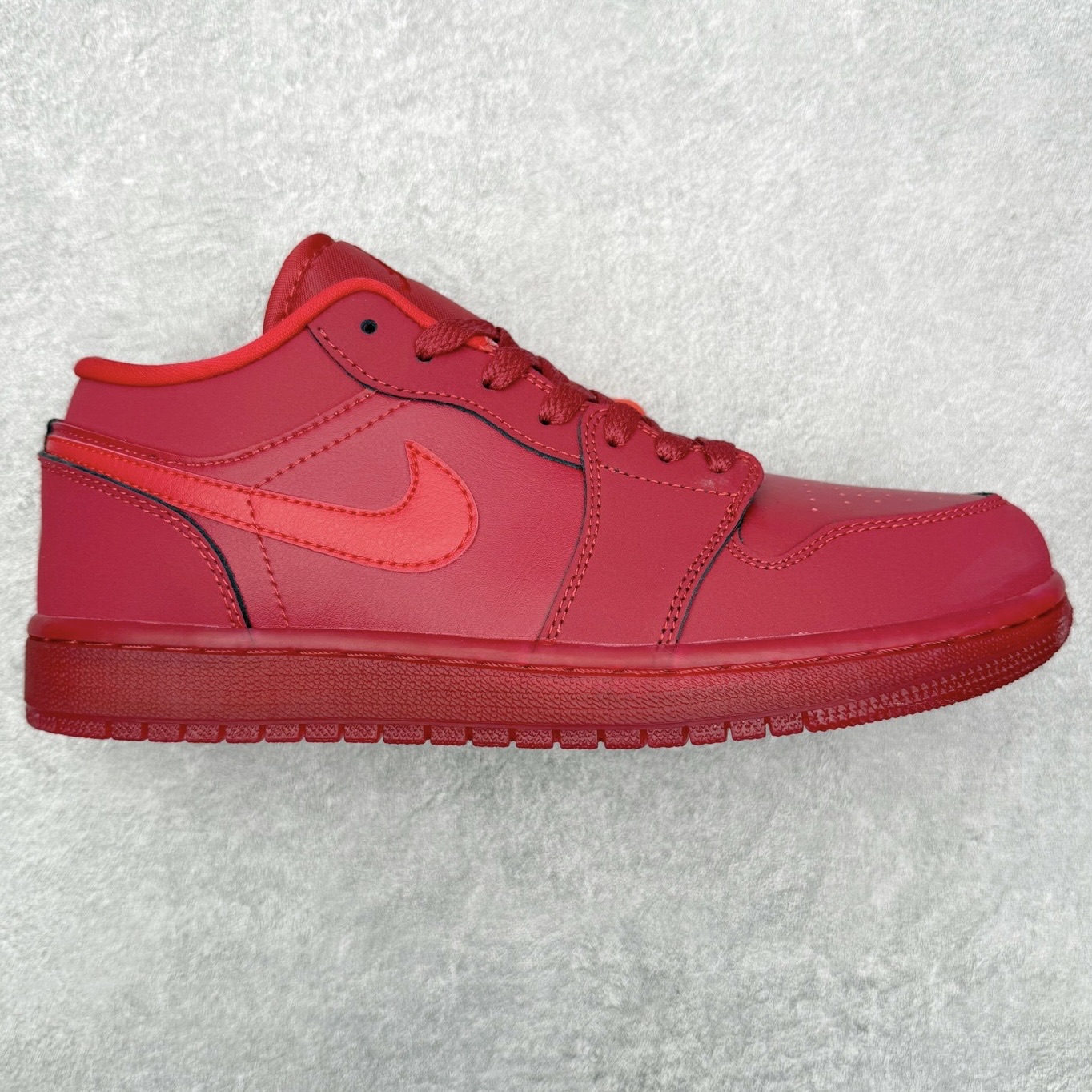 ＃K版 Air Jordan AJ1 Low 低帮 IB7012-600 全新流水线出品 DT版本唯一平替选择 市场第二梯队最强版 全部原鞋开发 原楦原纸板开发 全鞋电脑针车 原厂内置全掌气垫 原盒内在原标 唯一Zp原版鞋带绑法 免检产品 全新2022版型 全头层皮料 完美零毛边处理 原厂配置全掌气垫 价格定位良心 几十个配色陆续出货 实拍调校N版已经零色差零失真 百分百还原实物色彩所见即所得 不存在货不对板色差等低级问题 选购参考实物拍摄 不混卖不参货 只用心做好货严格选品 承诺混一赔十 尺码：36 36.5 37.5 38 38.5 39 40 40.5 41 42 42.5 43 44 44.5 45-选品中心