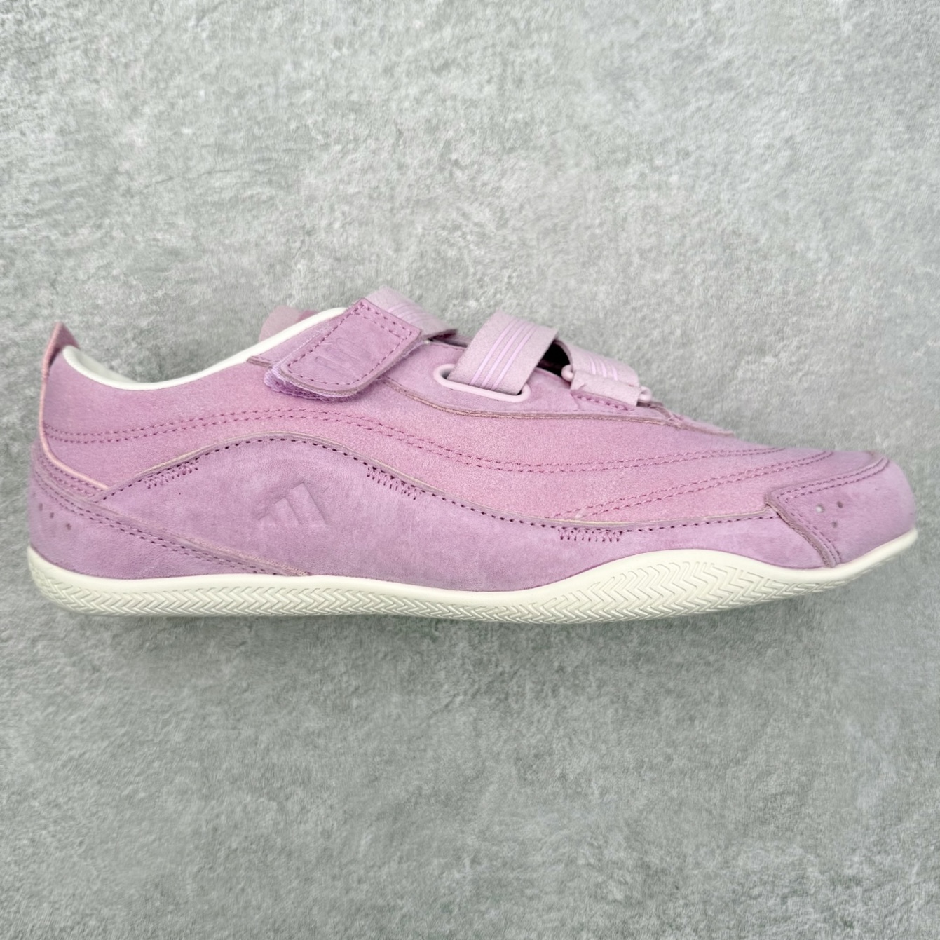 AD FOS URBAN REVERIE 舒适百搭 耐磨 低帮 生活休闲鞋 KJ4035 实拍调校N版已经零色差零失真 百分百还原实物色彩所见即所得 不存在货不对板色差等低级问题 选购参考实物拍摄 不混卖不参货 只用心做好货严格选品 承诺混一赔十 尺码：36 36.5 37.5 38 38.5 39 40 40.5 41 42 42.5 43 44 44.5 45-选品中心