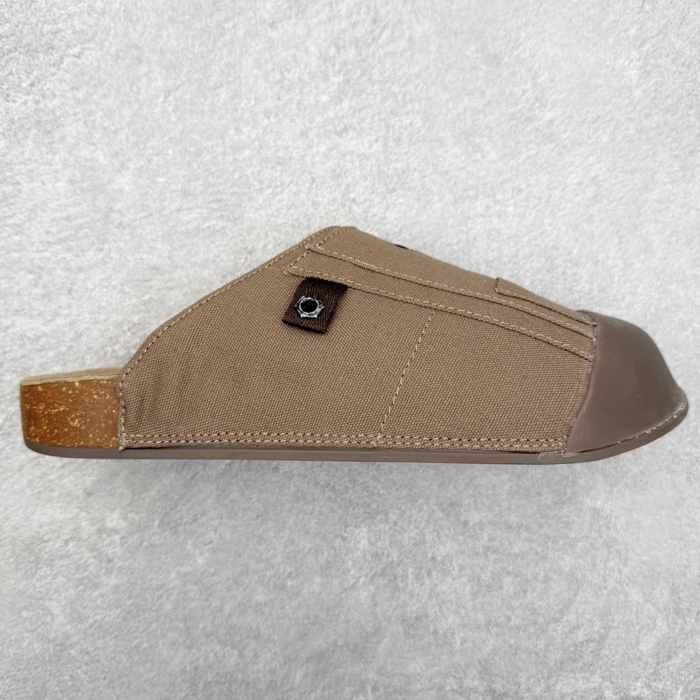 AD Originals Adimule 舒适百搭防磨包头拖鞋 男女同款 实拍调校N版已经零色差零失真 百分百还原实物色彩所见即所得 不存在货不对板色差等低级问题 选购参考实物拍摄 不混卖不参货 只用心做好货严格选品 承诺混一赔十 尺码：36 36.5 37.5 38 38.5 39 40 40.5 41 42 42.5 43 44 44.5 45-选品中心