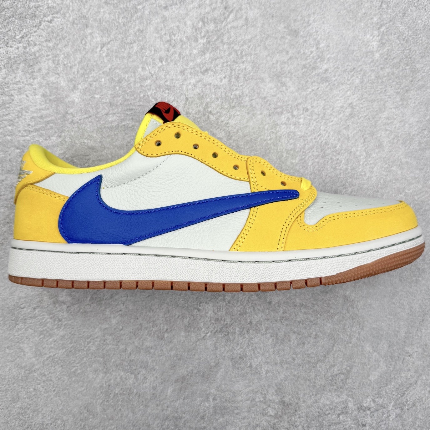 ＃KZ神版莞产 Travis Scott x Air Jordan AJ1 Low OG SP TS联名倒钩7.0低帮 黄蓝色 DZ4137-700 全系列配色 外贸特供批次 新配色不断更新开发 市场中端王者 全套原纸板楦头开发 确保原汁原味 完美呈现一代版型 一比一鞋头弧度高度鞋身弧度 此版本只针对中端市场 细节品控鞋型随意秒杀市面同价位 鞋型完美 不臃肿别扭 头层皮料加持 用料绝不含糊 进口玻璃冲刀皮料裁剪零毛边 电脑针车工艺 超高鞋面清洁度 最高QC检验标准 控制溢胶瑕疵 原盒原配 飞翼3D高频深度立体 工艺方面大到整体鞋型 漏斗收腰 底线拉帮 LOGO立体程度 小到针眼排布 载片对称 冲孔效果 鞋标规范 鞋垫背胶等等 无一不是口碑收割 每双都是一个回头客 尺码：36 36.5 37.5 38 38.5 39 40 40.5 41 42 42.5 43 44 44.5 45 46 47.5-选品中心