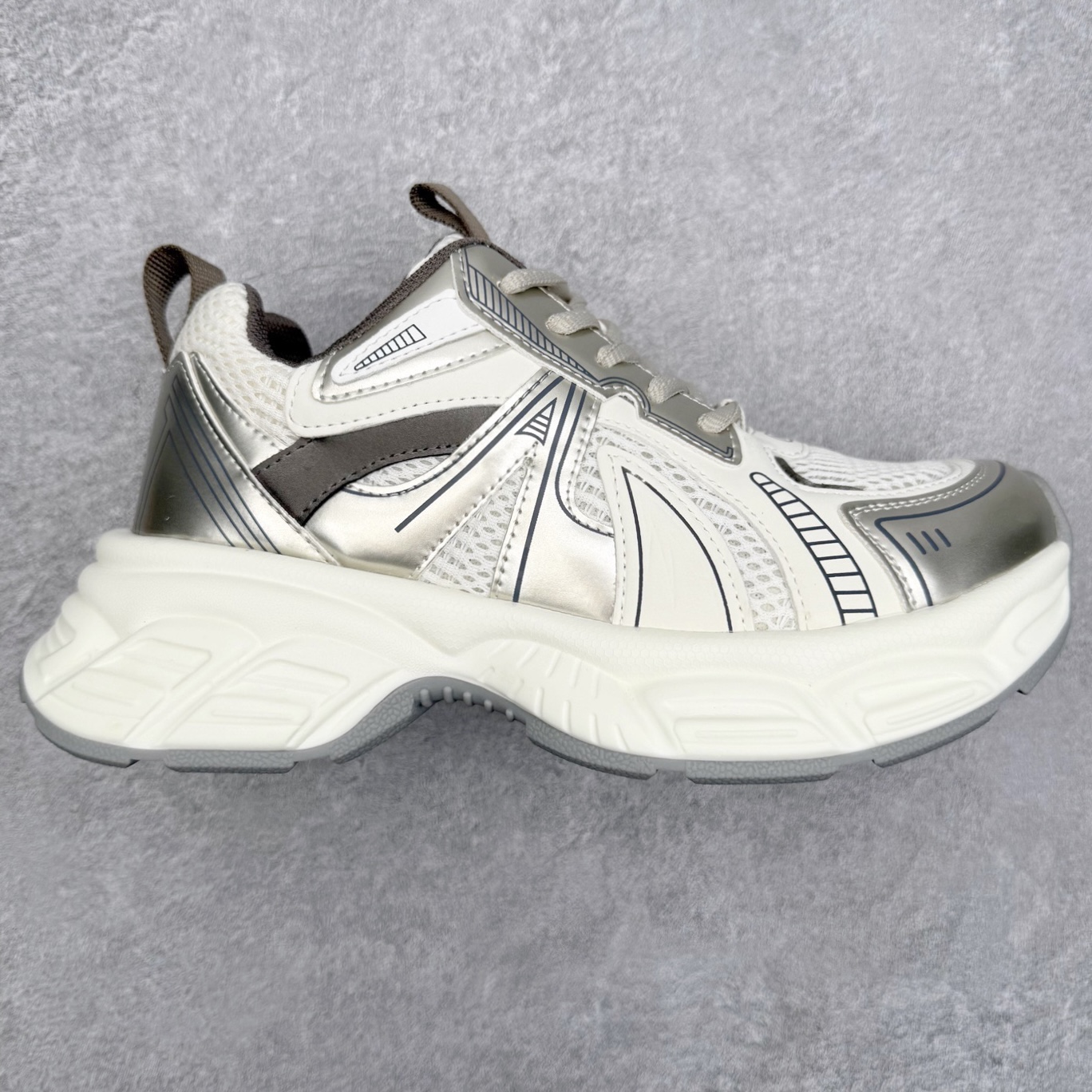 GG-CC赵露思2025新款厚底增高休闲运动老爹鞋系列 广东大厂出品 7CM厚底增高 星河粒子 银白粉色 银角大王 完美细节 25ss春季新款厚底增高 大长腿 时髦look轻松定格 不费力展现率性氛围 高档银盒 酷帅机能风不规则设计大底 拼色造型设计 轻便舒适百搭 GGCC银白配色好温柔 三层组合月牙底 柔软有弹性的月牙底和增加舒适度显腿长的7cm增高 长时间走路和站立都不累脚舒适度和少女感 厚底增高 不管怎么搭都好看~尺码：35 36 37 38 39 40-选品中心