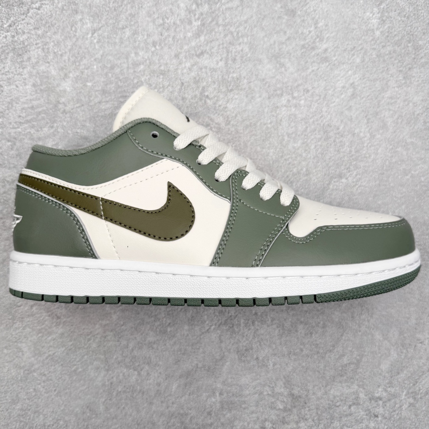 ＃K版 Air Jordan AJ1 Low 低帮 553558-300 全新流水线出品 DT版本唯一平替选择 市场第二梯队最强版 全部原鞋开发 原楦原纸板开发 全鞋电脑针车 原厂内置全掌气垫 原盒内在原标 唯一Zp原版鞋带绑法 免检产品 全新2022版型 全头层皮料 完美零毛边处理 原厂配置全掌气垫 价格定位良心 几十个配色陆续出货 实拍调校N版已经零色差零失真 百分百还原实物色彩所见即所得 不存在货不对板色差等低级问题 选购参考实物拍摄 不混卖不参货 只用心做好货严格选品 承诺混一赔十 尺码：36 36.5 37.5 38 38.5 39 40 40.5 41 42 42.5 43 44 44.5 45-选品中心