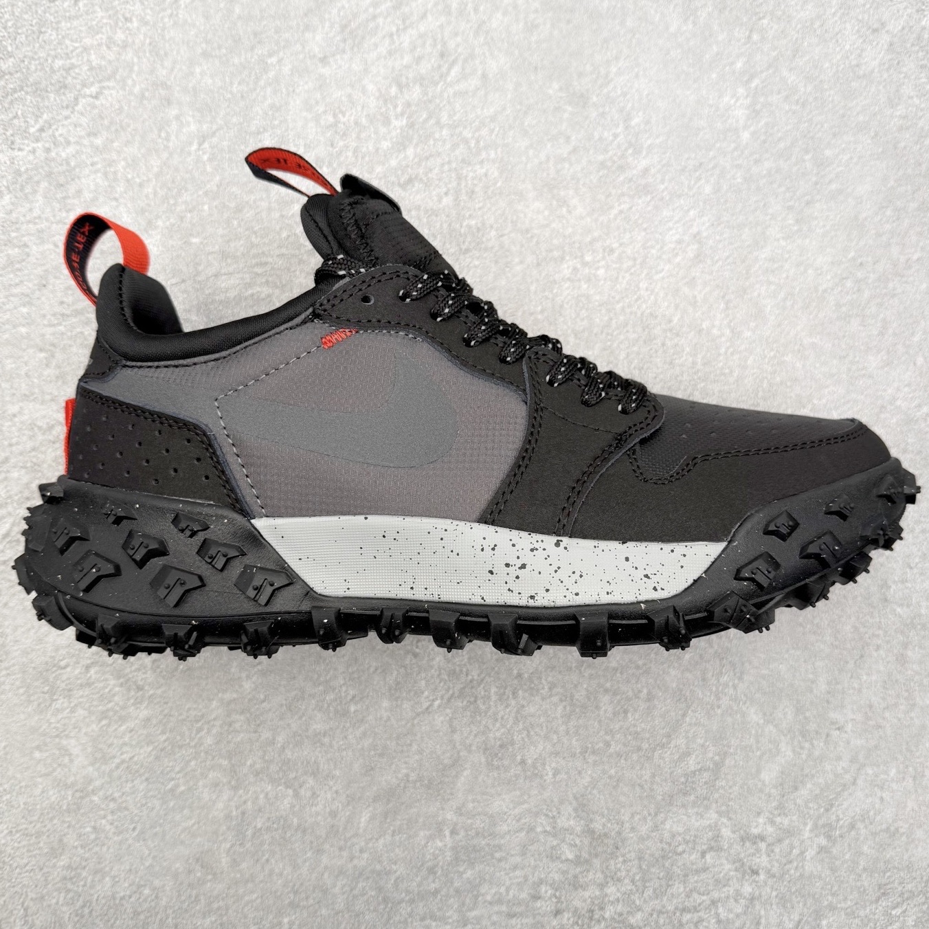 Air Jordan AJ1 Element Gore-Tex 经典耐用 低帮跑步鞋 黑白 FV4227-002 实拍调校N版已经零色差零失真 百分百还原实物色彩所见即所得 不存在货不对板色差等低级问题 选购参考实物拍摄 不混卖不参货 只用心做好货严格选品 承诺混一赔十 尺码：40 40.5 41 42 42.5 43 44 44.5 45-选品中心