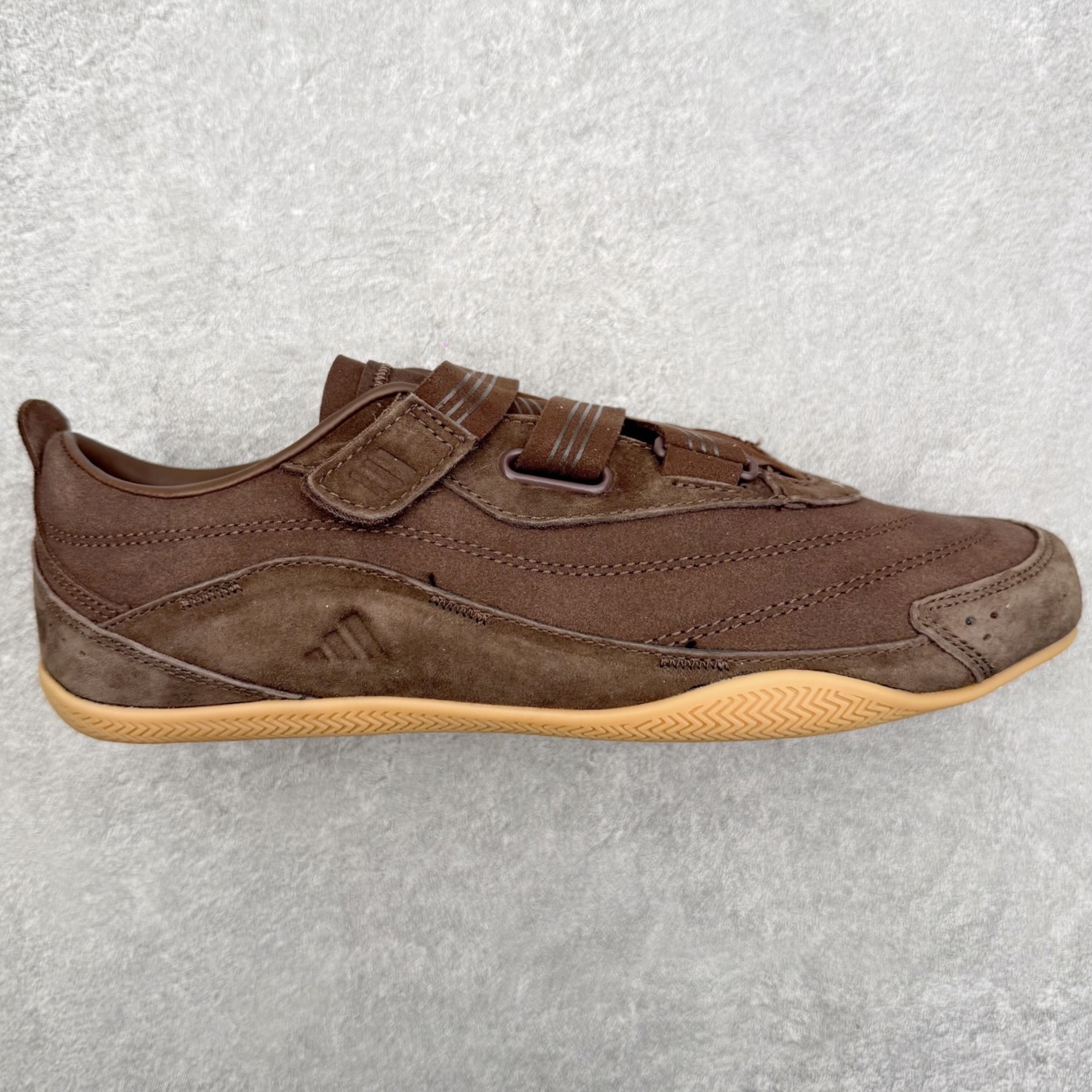 AD FOS URBAN REVERIE 舒适百搭 耐磨 低帮 生活休闲鞋 KJ4037 实拍调校N版已经零色差零失真 百分百还原实物色彩所见即所得 不存在货不对板色差等低级问题 选购参考实物拍摄 不混卖不参货 只用心做好货严格选品 承诺混一赔十 尺码：36 36.5 37.5 38 38.5 39 40 40.5 41 42 42.5 43 44 44.5 45-选品中心