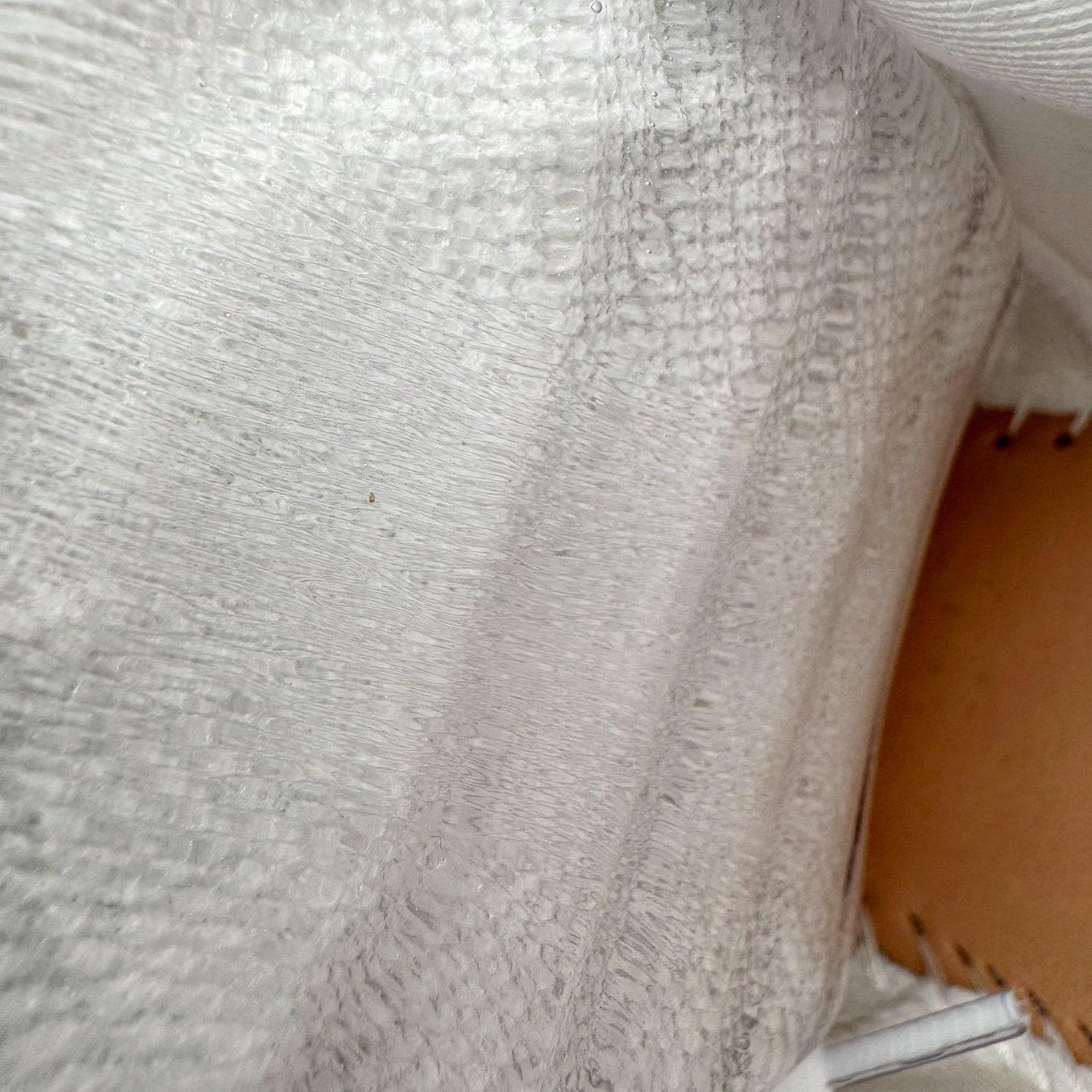 图片[10]-＃VG零售版 BALENCIAGA Track 巴黎世家复古老爹鞋 全套原纸板楦头开发 最原汁原味的灵魂版型 全鞋荧光划线卡点 胶水把控整洁度追求极致完美 每一双都是工艺品 多重QC质检 超越公司货的品控标准 实实在在的免检产品 原盒原配 正确字体电绣 粗细、位置、大小正确 侧边TPU 透气孔匹配意产原版 正确气垫分离大底 TPU软底 原版一致大底LOGO 立体感十足 原厂皮料水洗做旧 采购原厂网纱 该款鞋采用网眼布和尼龙制成 不含皮革 鞋舌饰有Track.2橡胶品牌标识 外侧饰有橡胶品牌标识 泡沫后帮压印品牌标识 外底正面压印BB标识 由176块饰片拼接而成的铰接式鞋面 侧面配金属质感网眼布 内面配有额外金属光泽饰件 包含1副鞋带和1副备用鞋带 后帮配有拉环鞋提 动态鞋底设计 为双脚带来后续的助力 正常尺码 尺码：35 36 37 38 39 40 41 42 43 44 45 46-选品中心