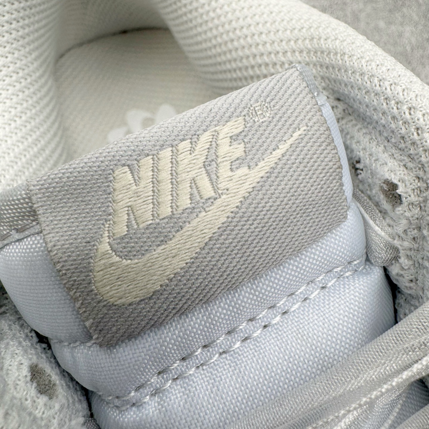 图片[17]-＃YC纯原 NK Dunk Low 卡其豹纹 IM6687-262 实力大厂出品 新配色陆续开发 利润个位数只为口碑 全套原纸板楦头开发 确保原汁原味 完美呈现DUNK版型 一比一鞋头弧度高度鞋身弧度 此版本只针对中端市场 皮料材质有所更替 其他数据细节工艺流程均保持一致 绝不口嗨 细节品控鞋型随意对比 独家私模官方第六代原厂航空铝磨具打磨大底 鞋头坡度极致还原 无解鞋型 原盒原配 圈内天花板工艺 原厂玻璃冲刀 超高清洁度 全鞋零毛边皮料切割 原厂中底布点胶 中底布拉帮走线遵循公司 尺码：36 36.5 37.5 38 38.5 39 40 40.5 41 42 42.5 43 44 44.5 45 46-选品中心