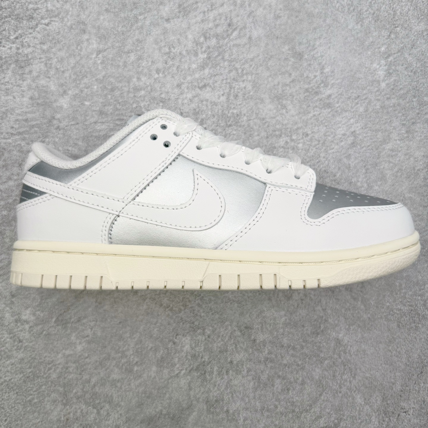 ＃YC纯原 NK Dunk Low 卡其豹纹 IM6687-262 实力大厂出品 新配色陆续开发 利润个位数只为口碑 全套原纸板楦头开发 确保原汁原味 完美呈现DUNK版型 一比一鞋头弧度高度鞋身弧度 此版本只针对中端市场 皮料材质有所更替 其他数据细节工艺流程均保持一致 绝不口嗨 细节品控鞋型随意对比 独家私模官方第六代原厂航空铝磨具打磨大底 鞋头坡度极致还原 无解鞋型 原盒原配 圈内天花板工艺 原厂玻璃冲刀 超高清洁度 全鞋零毛边皮料切割 原厂中底布点胶 中底布拉帮走线遵循公司 尺码：36 36.5 37.5 38 38.5 39 40 40.5 41 42 42.5 43 44 44.5 45 46-选品中心