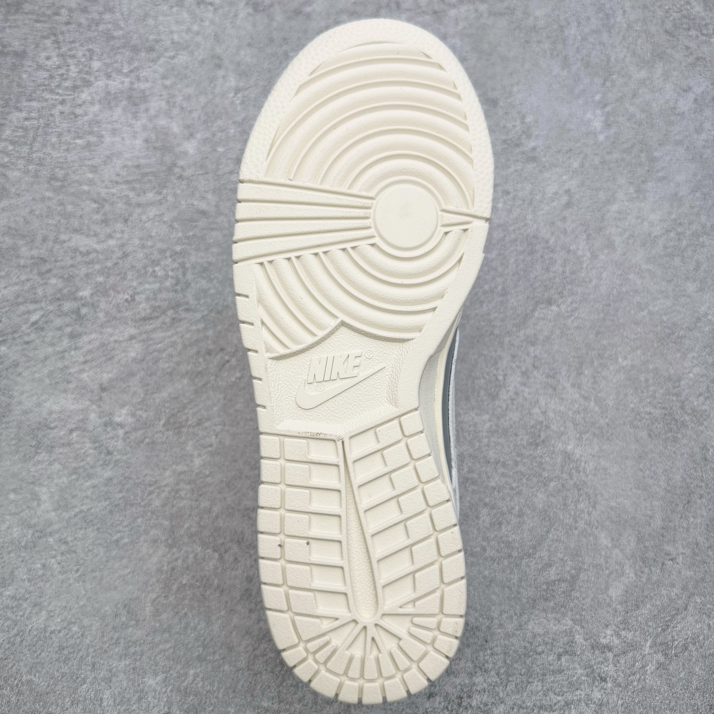 图片[9]-＃YC纯原 NK Dunk Low 卡其豹纹 IM6687-262 实力大厂出品 新配色陆续开发 利润个位数只为口碑 全套原纸板楦头开发 确保原汁原味 完美呈现DUNK版型 一比一鞋头弧度高度鞋身弧度 此版本只针对中端市场 皮料材质有所更替 其他数据细节工艺流程均保持一致 绝不口嗨 细节品控鞋型随意对比 独家私模官方第六代原厂航空铝磨具打磨大底 鞋头坡度极致还原 无解鞋型 原盒原配 圈内天花板工艺 原厂玻璃冲刀 超高清洁度 全鞋零毛边皮料切割 原厂中底布点胶 中底布拉帮走线遵循公司 尺码：36 36.5 37.5 38 38.5 39 40 40.5 41 42 42.5 43 44 44.5 45 46-选品中心