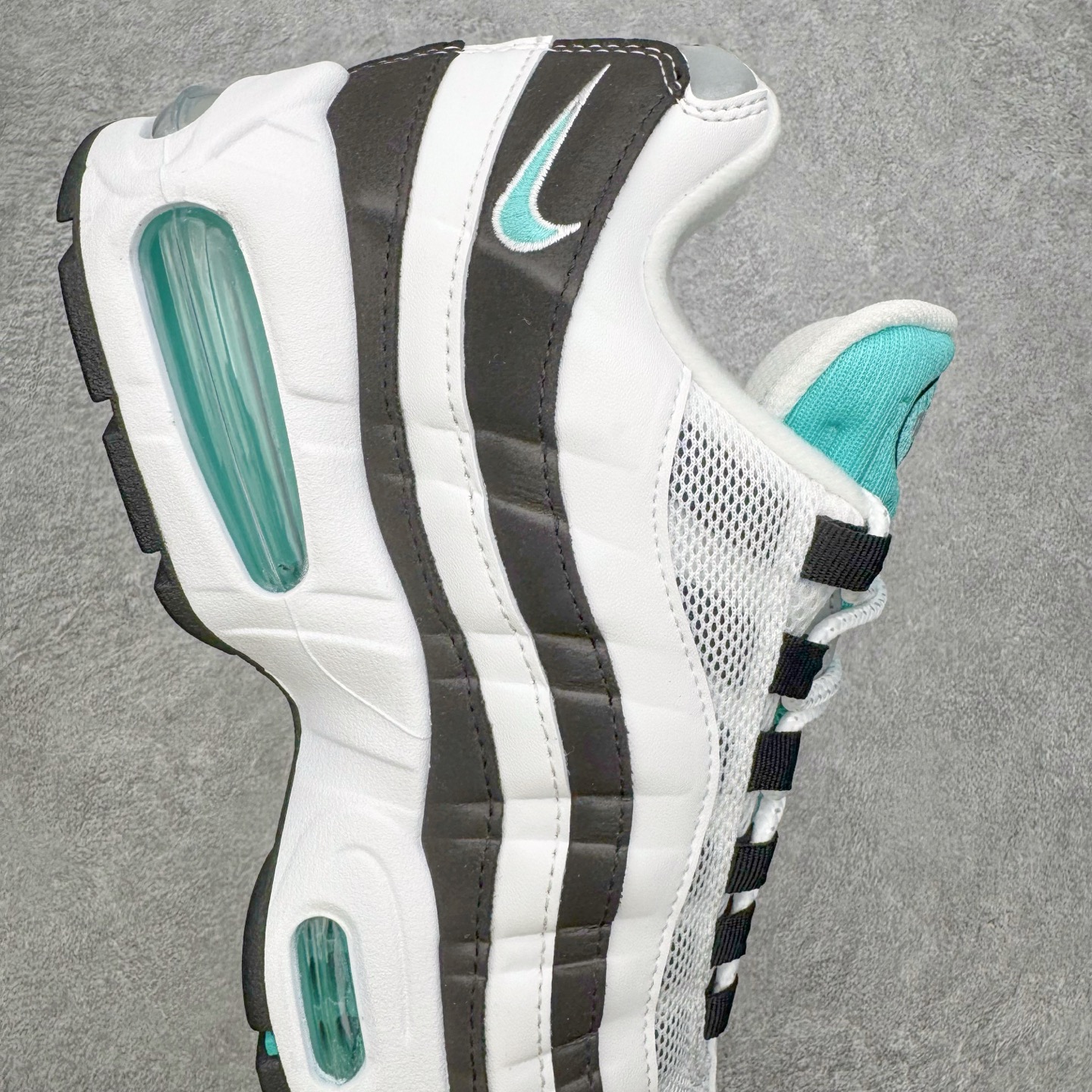 图片[6]-＃KZ神版 NK Air Max 95 OG Blue Spark 舒适百搭耐磨低帮气垫休闲跑步鞋 白黑绿 IM7409-100 经典重温 外单专供大厂出品 品质稳定 一百余色 终端操作 鞋款设计灵感源于人体构造 中底设计基于人体的脊柱构造 是整体设计的核心 尼龙孔眼代表了肋骨 而分层式面板和网眼象征着肌肉纤维和肉体组织 Air Max 95采用了两个独立的吹塑成型的Air-Sole单元 并首次在前掌使用可视化气垫设计 Swoosh logo夜当作一个 点符号放在了鞋子的后帮位置 20年的发展让 AIR MAX 95有了不同的故事 20年后再度面向世人的时候 焕然一新的面貌 让人有了另外一种清新脱俗的感觉 尺码：40 40.5 41 42 42.5 43 44 44.5 45 45.5 46 47.5 48.5-选品中心