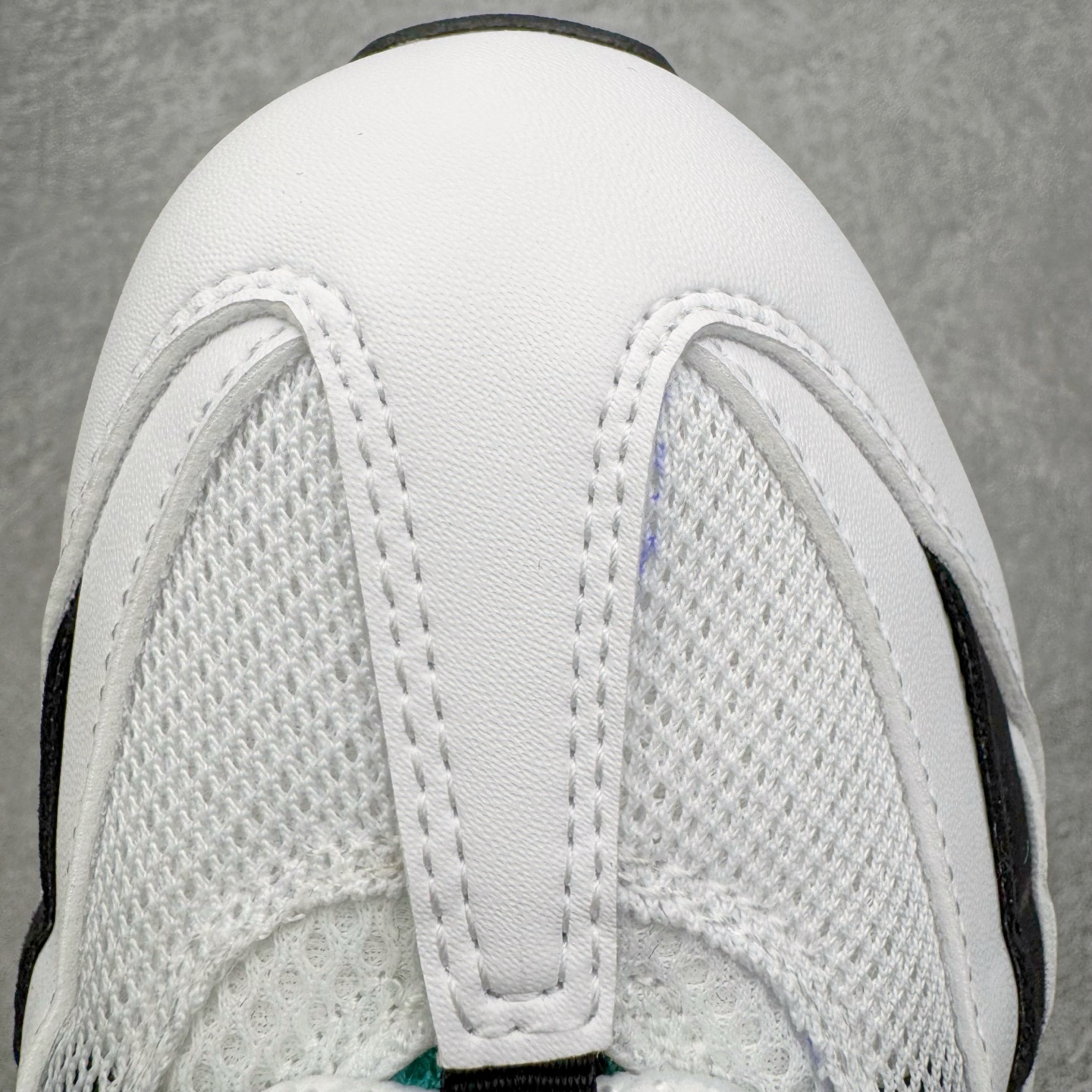 图片[14]-＃KZ神版 NK Air Max 95 OG Blue Spark 舒适百搭耐磨低帮气垫休闲跑步鞋 白黑绿 IM7409-100 经典重温 外单专供大厂出品 品质稳定 一百余色 终端操作 鞋款设计灵感源于人体构造 中底设计基于人体的脊柱构造 是整体设计的核心 尼龙孔眼代表了肋骨 而分层式面板和网眼象征着肌肉纤维和肉体组织 Air Max 95采用了两个独立的吹塑成型的Air-Sole单元 并首次在前掌使用可视化气垫设计 Swoosh logo夜当作一个 点符号放在了鞋子的后帮位置 20年的发展让 AIR MAX 95有了不同的故事 20年后再度面向世人的时候 焕然一新的面貌 让人有了另外一种清新脱俗的感觉 尺码：40 40.5 41 42 42.5 43 44 44.5 45 45.5 46 47.5 48.5-选品中心