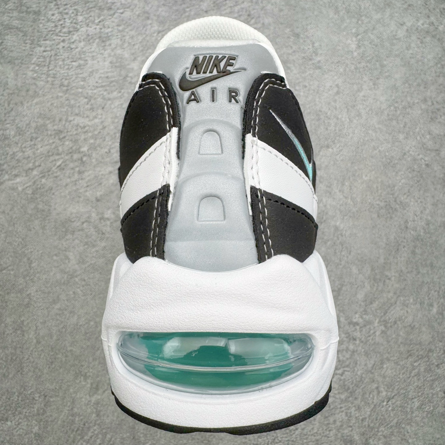 图片[8]-＃KZ神版 NK Air Max 95 OG Blue Spark 舒适百搭耐磨低帮气垫休闲跑步鞋 白黑绿 IM7409-100 经典重温 外单专供大厂出品 品质稳定 一百余色 终端操作 鞋款设计灵感源于人体构造 中底设计基于人体的脊柱构造 是整体设计的核心 尼龙孔眼代表了肋骨 而分层式面板和网眼象征着肌肉纤维和肉体组织 Air Max 95采用了两个独立的吹塑成型的Air-Sole单元 并首次在前掌使用可视化气垫设计 Swoosh logo夜当作一个 点符号放在了鞋子的后帮位置 20年的发展让 AIR MAX 95有了不同的故事 20年后再度面向世人的时候 焕然一新的面貌 让人有了另外一种清新脱俗的感觉 尺码：40 40.5 41 42 42.5 43 44 44.5 45 45.5 46 47.5 48.5-选品中心