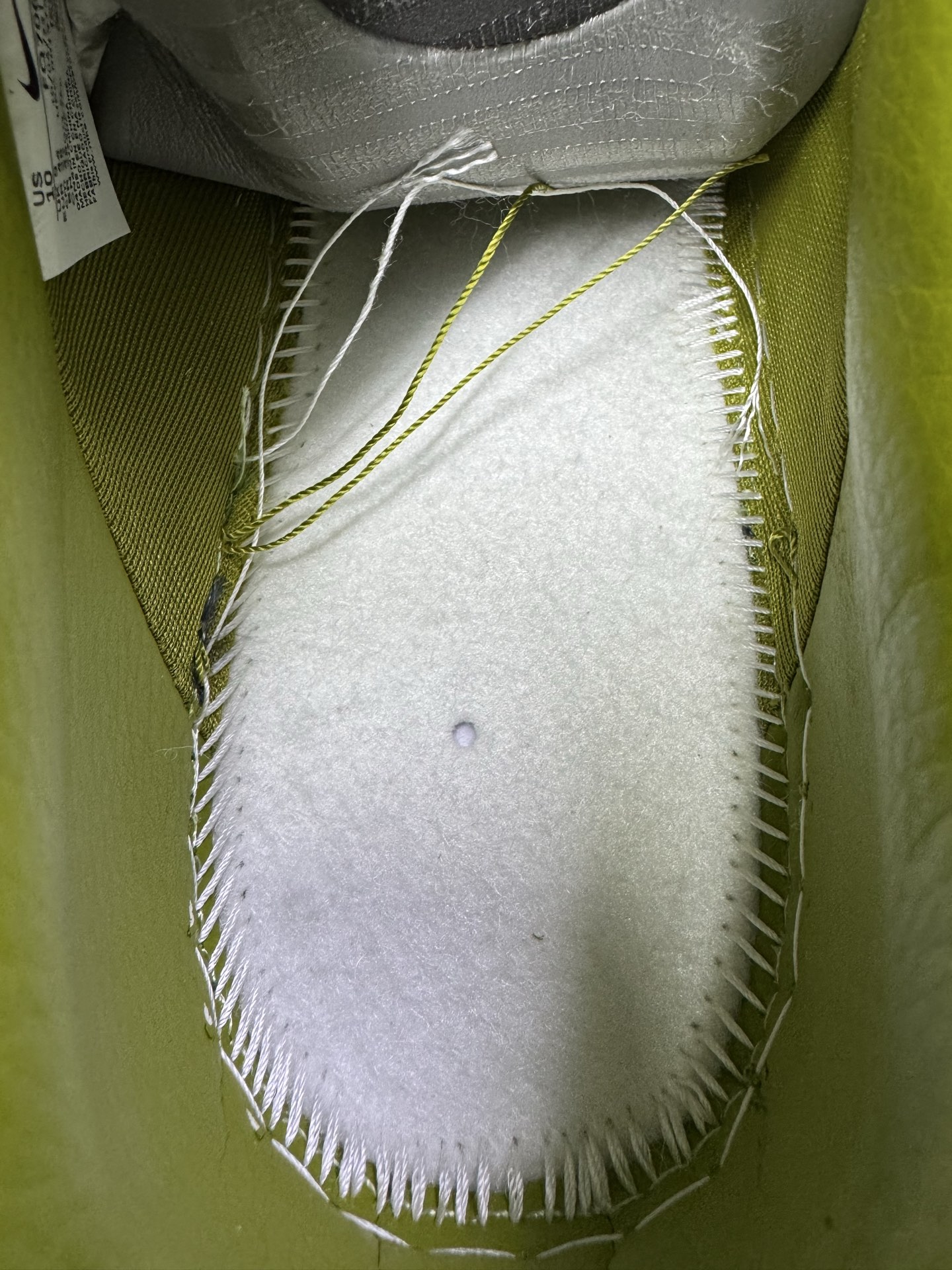 图片[14]-＃SF外贸特供 CPFM x NK Air Force 1 07 Low 空军一号系列低帮经典百搭休闲运动板鞋 联名补丁字母 绿色 FQ7069-500 原厂特供同批次皮料与Zp零色差 原厂特供内外标均可过绿X扫描认证 独家私模2025全新鱼鳞纹大底 咬花纹路更加清晰 全新排版鞋头倒置五角星 五角星对比旧版老版本 间距放大 星星缩小 全套官方原配件 防尘布袋 全鞋电脑针车 工整有序 视觉效果满分 原厂拉帮手法 标准四线 密度针距针孔大小控制到位 原装反口里网布海绵 正确卡色网眼大小 新版鞋撑改用纸团代替 原厂港宝加持完美还原灵魂版型 从里到外百分百还原 内置Sole气垫 中底白色背胶 已经无限的接近公司 原厂楦头 原厂刺绣 后跟弧度完美 刷胶工序 同步原厂手法 线上全程关灯只用紫光灯根据划线刷胶水 严格把控溢胶及成型品控 独家私模最大开发到48.5 注意防尘袋配件丢失退货扣20 尺码：35.5 36 36.5 37.5 38 38.5 39 40 40.5 41 42 42.5 43 44 44.5 45 46 47.5 48.5-选品中心