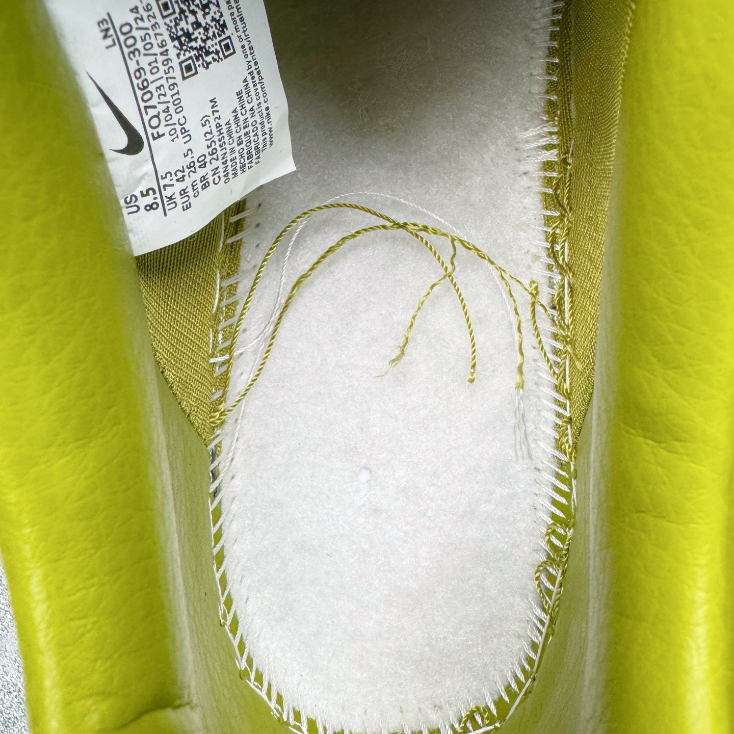 图片[20]-＃SF外贸特供 CPFM x NK Air Force 1 07 Low 空军一号系列低帮经典百搭休闲运动板鞋 联名补丁字母 绿色 FQ7069-500 原厂特供同批次皮料与Zp零色差 原厂特供内外标均可过绿X扫描认证 独家私模2025全新鱼鳞纹大底 咬花纹路更加清晰 全新排版鞋头倒置五角星 五角星对比旧版老版本 间距放大 星星缩小 全套官方原配件 防尘布袋 全鞋电脑针车 工整有序 视觉效果满分 原厂拉帮手法 标准四线 密度针距针孔大小控制到位 原装反口里网布海绵 正确卡色网眼大小 新版鞋撑改用纸团代替 原厂港宝加持完美还原灵魂版型 从里到外百分百还原 内置Sole气垫 中底白色背胶 已经无限的接近公司 原厂楦头 原厂刺绣 后跟弧度完美 刷胶工序 同步原厂手法 线上全程关灯只用紫光灯根据划线刷胶水 严格把控溢胶及成型品控 独家私模最大开发到48.5 注意防尘袋配件丢失退货扣20 尺码：35.5 36 36.5 37.5 38 38.5 39 40 40.5 41 42 42.5 43 44 44.5 45 46 47.5 48.5-选品中心