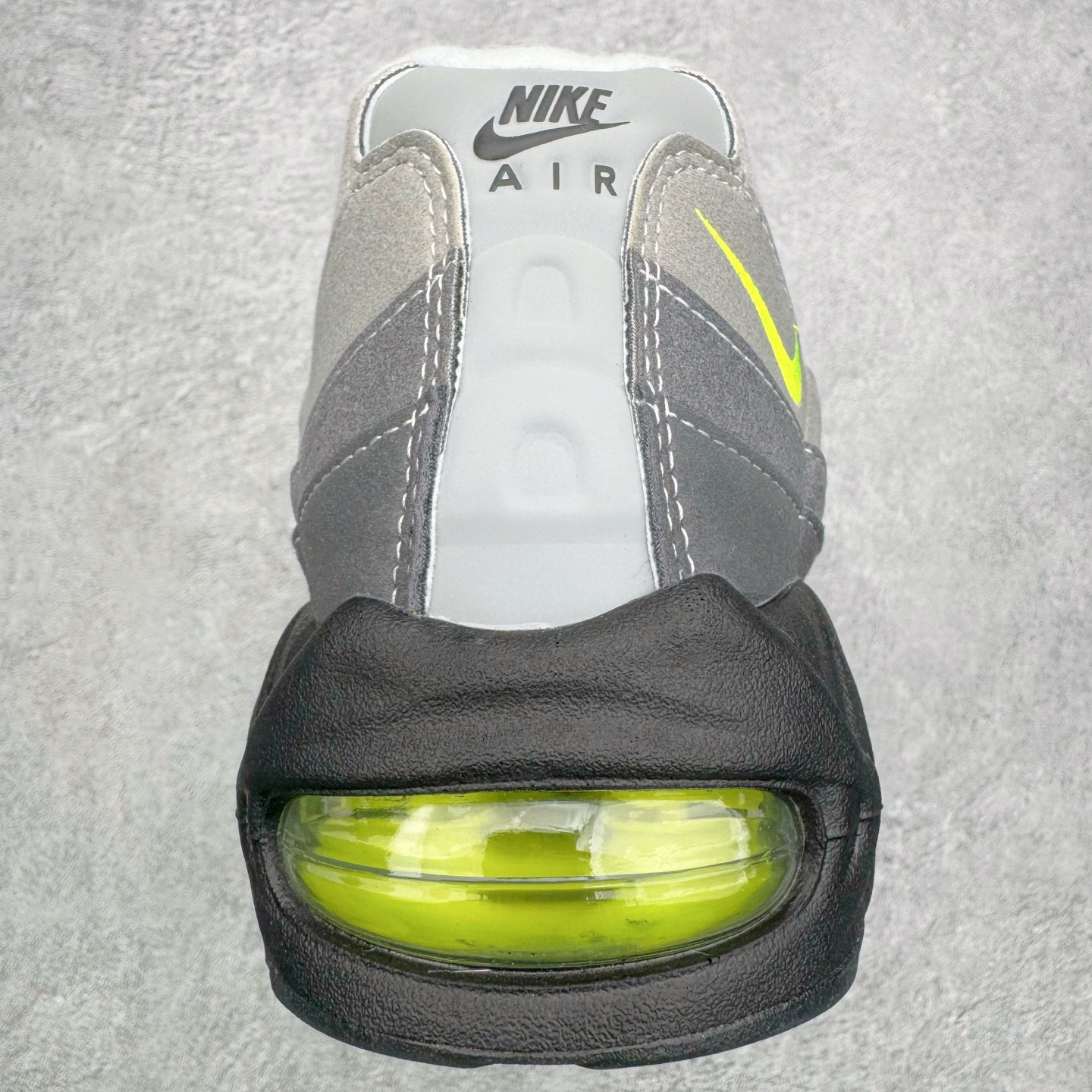 图片[8]-＃SF外贸特供 NK Air Max 95 OG 舒适百搭耐磨低帮气垫休闲跑步鞋 男女同款 灰绿 HM4740-001 亲自操刀耗时半年开发 重金购买全套印尼原厂纸板楦头开发 2025官方主推系列 致敬诞生30周年的传奇鞋型 Air Max 95 系列再度重磅复刻归来 以全新配色续写光辉历史 更以现代手法重塑经典 将复古风格与前沿科技完美融合 一比一鞋头弧度高度鞋身弧度 东莞原厂模具大底 一码一模 原厂高韧性Tpu 独家供应35.5 45.5 48.5 49.5 50.5 原厂特供同批次皮料与Zp零色差 原厂特供内外标均可过绿X扫描认证 独家原装Big Bubble气垫 气垫体积更大 提供更强的缓震性能和回弹性 进口玻璃冲刀皮料裁剪零毛边 电脑针车工艺 鞋面不留荧光细节 平台可冲 超高鞋面清洁度 最高QC检验标准 控制溢胶瑕疵 每一双都是工艺品 实拍调校N版已经零色差零失真 百分百还原实物色彩所见即所得 不存在货不对板色差等低级问题 选购参考实物拍摄 不混卖不参货 只用心做好货严格选品 承诺混一赔十 尺码：35.5 36 36.5 37.5 38 38.5 39 40 40.5 41 42 42.5 43 44 44.5 45 45.5 46 47.5 48.5 49.5 50.5-选品中心