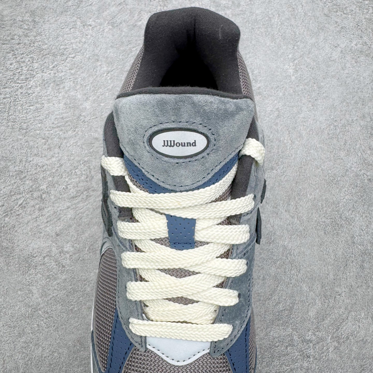 图片[5]-＃G版纯原 New Balance M2002RU2 新百伦潮流复古织物皮革减震防滑耐磨轻便低帮跑步鞋 灰碳色 基于市场现有版本全新升级调整 NB市场最强产物 全套原楦原纸板原厂数据开发 全鞋电脑针车加持 原厂网布 原装进口头层翻毛皮料正确绒感卡色 正确中底拉帮中底网布细节 一比一手工擦旧效果 冲裁组合 匠心打造 耗时两个月开发完成 工艺极其复杂难度可想而知 新开独立私模大底 全网唯一正确做旧组合大底 高端零售专供产物 尺码：36 37 37.5 38 38.5 39.5 40 40.5 41.5 42 42.5 43 44 44.5 45 45.5 46.5 47-选品中心