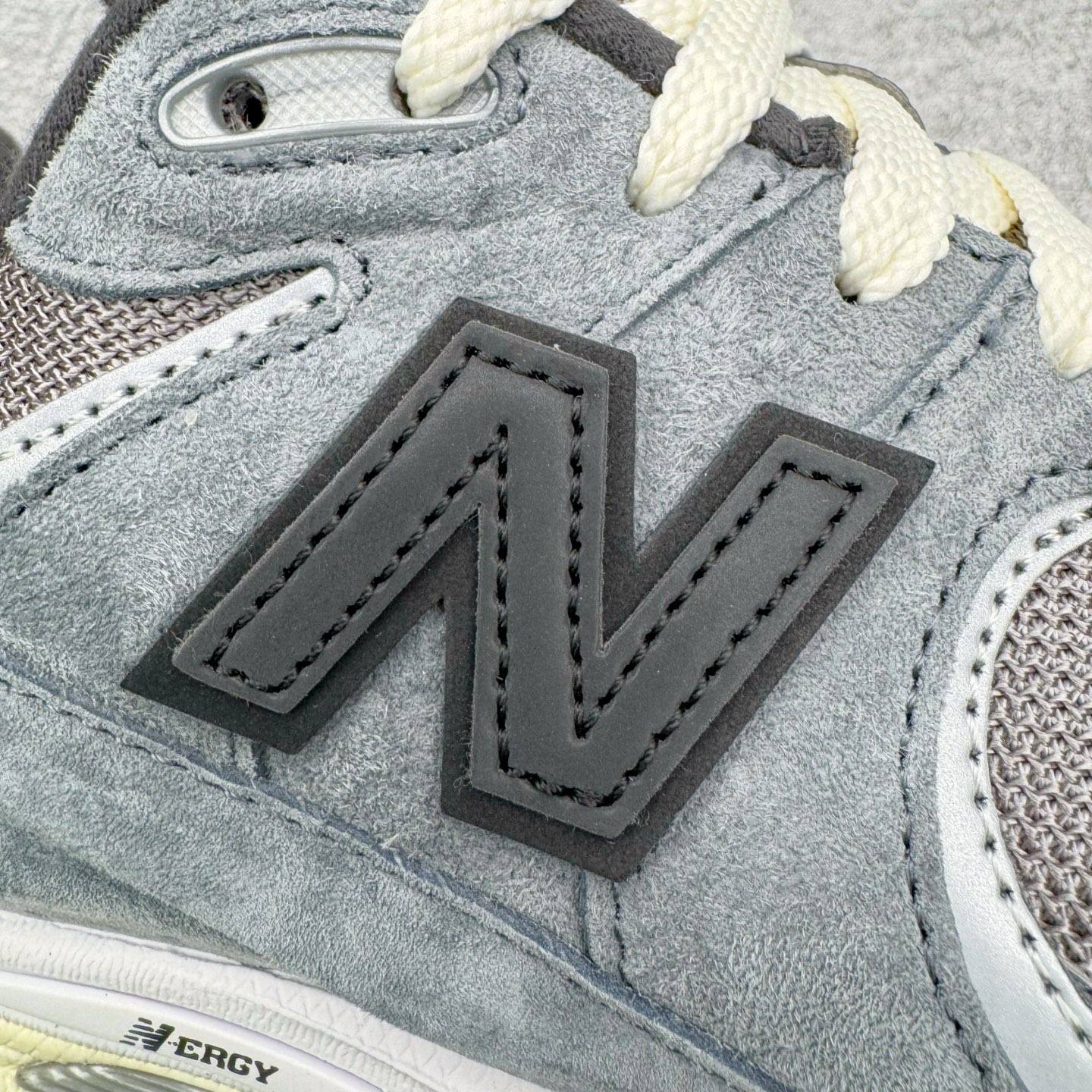 图片[19]-＃G版纯原 New Balance M2002RU2 新百伦潮流复古织物皮革减震防滑耐磨轻便低帮跑步鞋 灰碳色 基于市场现有版本全新升级调整 NB市场最强产物 全套原楦原纸板原厂数据开发 全鞋电脑针车加持 原厂网布 原装进口头层翻毛皮料正确绒感卡色 正确中底拉帮中底网布细节 一比一手工擦旧效果 冲裁组合 匠心打造 耗时两个月开发完成 工艺极其复杂难度可想而知 新开独立私模大底 全网唯一正确做旧组合大底 高端零售专供产物 尺码：36 37 37.5 38 38.5 39.5 40 40.5 41.5 42 42.5 43 44 44.5 45 45.5 46.5 47-选品中心