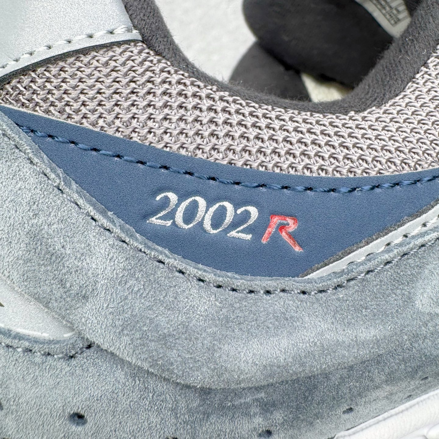 图片[17]-＃G版纯原 New Balance M2002RU2 新百伦潮流复古织物皮革减震防滑耐磨轻便低帮跑步鞋 灰碳色 基于市场现有版本全新升级调整 NB市场最强产物 全套原楦原纸板原厂数据开发 全鞋电脑针车加持 原厂网布 原装进口头层翻毛皮料正确绒感卡色 正确中底拉帮中底网布细节 一比一手工擦旧效果 冲裁组合 匠心打造 耗时两个月开发完成 工艺极其复杂难度可想而知 新开独立私模大底 全网唯一正确做旧组合大底 高端零售专供产物 尺码：36 37 37.5 38 38.5 39.5 40 40.5 41.5 42 42.5 43 44 44.5 45 45.5 46.5 47-选品中心