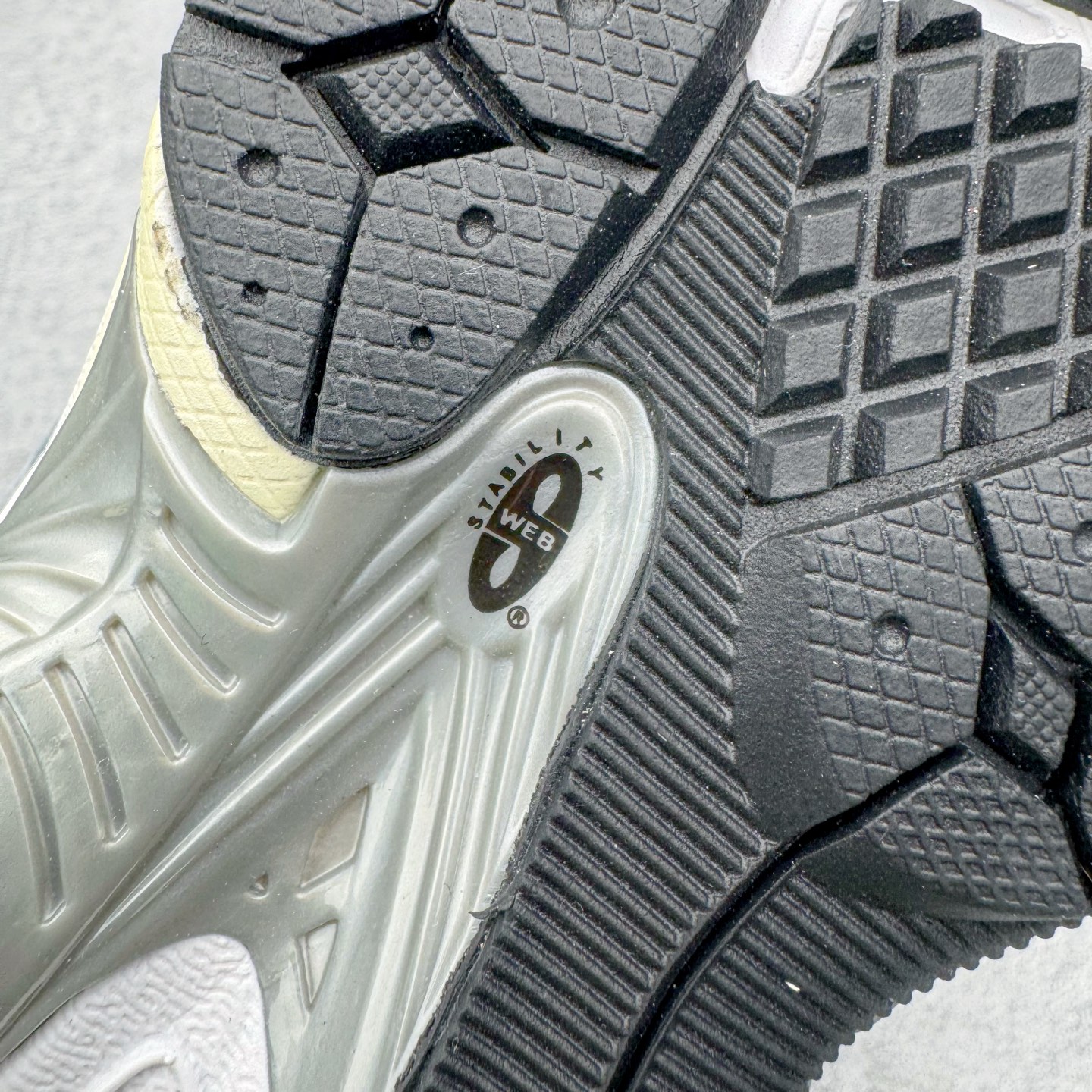 图片[22]-＃G版纯原 New Balance M2002RU2 新百伦潮流复古织物皮革减震防滑耐磨轻便低帮跑步鞋 灰碳色 基于市场现有版本全新升级调整 NB市场最强产物 全套原楦原纸板原厂数据开发 全鞋电脑针车加持 原厂网布 原装进口头层翻毛皮料正确绒感卡色 正确中底拉帮中底网布细节 一比一手工擦旧效果 冲裁组合 匠心打造 耗时两个月开发完成 工艺极其复杂难度可想而知 新开独立私模大底 全网唯一正确做旧组合大底 高端零售专供产物 尺码：36 37 37.5 38 38.5 39.5 40 40.5 41.5 42 42.5 43 44 44.5 45 45.5 46.5 47-选品中心