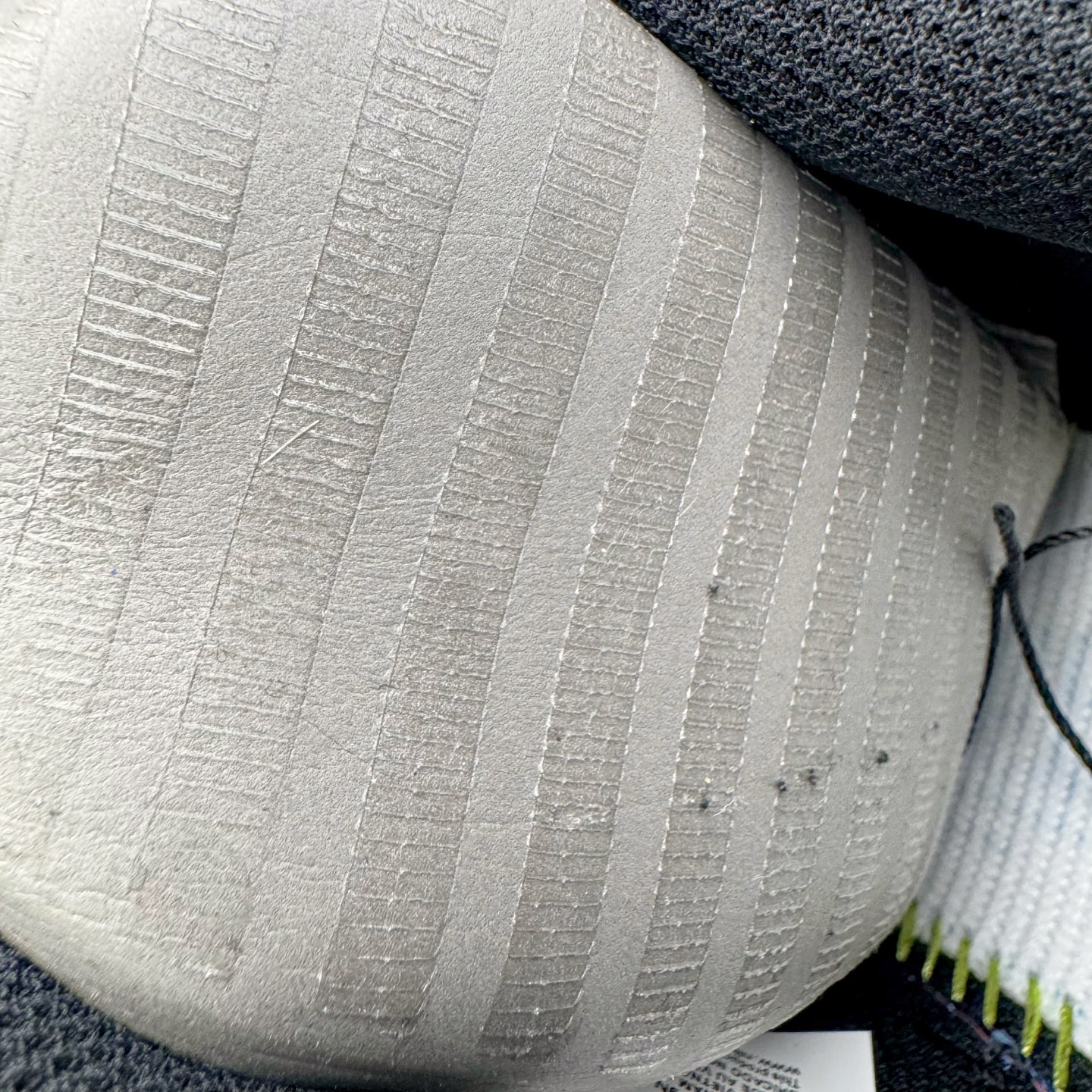 图片[10]-＃G版纯原 NK Air Force 1 Low \’07 空军一号低帮经典板鞋 2025新版 纯黑 CW2288-001 独家私模2025全新鱼鳞纹大底 咬花纹路更加清晰 全新排版鞋头倒置五角星 五角星对比旧版老版本 间距放大 星星缩小 全套官方原配件 防尘布袋 全鞋电脑针车 工整有序 视觉效果满分 原厂拉帮手法 标准四线 密度针距针孔大小控制到位 原装反口里网布海绵 正确卡色网眼大小 新版鞋撑改用纸团代替 原厂港宝加持完美还原灵魂版型 从里到外百分百还原 内置Sole气垫 中底白色背胶 已经无限的接近公司 原厂楦头 原厂刺绣 后跟弧度完美 独家私模最大开发到48.5 尺码：35.5 36 36.5 37.5 38 38.5 39 40 40.5 41 42 42.5 43 44 44.5 45 46 47.5 48.5-选品中心