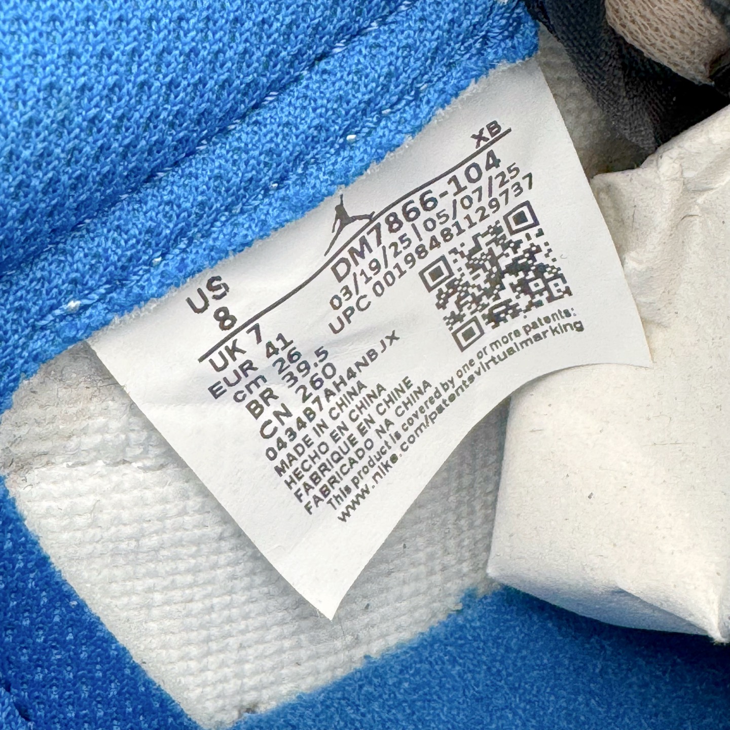 图片[13]-＃SF外贸特供 Travis Scott x Air Jordan AJ1 Low OG SP TS联名倒钩低帮 白蓝 DM7688-104 全系列配色 外贸特供批次 新配色不断更新开发 市场中端王者 全套原纸板楦头开发 确保原汁原味 完美呈现一代版型 一比一鞋头弧度高度鞋身弧度 此版本只针对中端市场 细节品控鞋型随意秒杀市面同价位 鞋型完美 不臃肿别扭 头层皮料加持 用料绝不含糊 进口玻璃冲刀皮料裁剪零毛边 电脑针车工艺 超高鞋面清洁度 最高QC检验标准 控制溢胶瑕疵 原盒原配 飞翼3D高频深度立体 工艺方面大到整体鞋型 漏斗收腰 底线拉帮 LOGO立体程度 小到针眼排布 载片对称 冲孔效果 鞋标规范 鞋垫背胶等等 无一不是口碑收割 每双都是一个回头客 尺码：35.5 36 36.5 37.5 38 38.5 39 40 40.5 41 42 42.5 43 44 44.5 45 46 47.5 48.5-选品中心