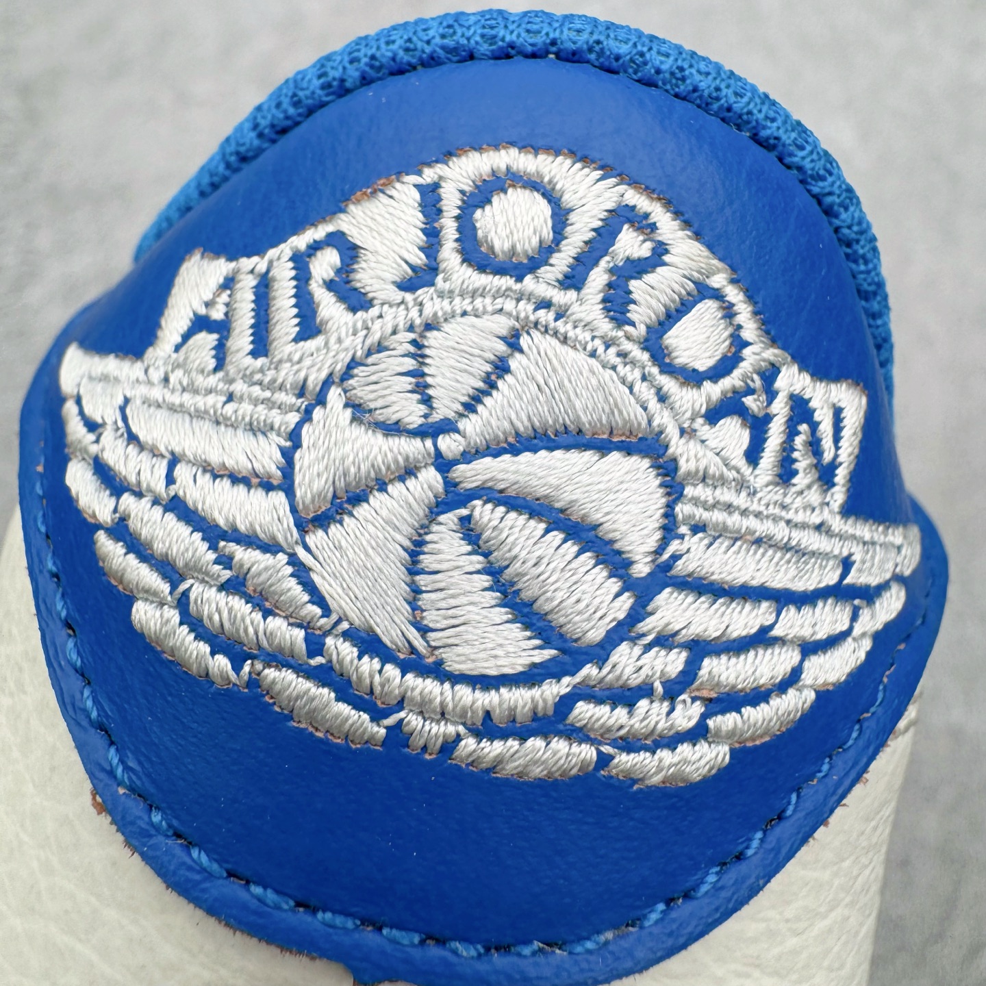 图片[19]-＃SF外贸特供 Travis Scott x Air Jordan AJ1 Low OG SP TS联名倒钩低帮 白蓝 DM7688-104 全系列配色 外贸特供批次 新配色不断更新开发 市场中端王者 全套原纸板楦头开发 确保原汁原味 完美呈现一代版型 一比一鞋头弧度高度鞋身弧度 此版本只针对中端市场 细节品控鞋型随意秒杀市面同价位 鞋型完美 不臃肿别扭 头层皮料加持 用料绝不含糊 进口玻璃冲刀皮料裁剪零毛边 电脑针车工艺 超高鞋面清洁度 最高QC检验标准 控制溢胶瑕疵 原盒原配 飞翼3D高频深度立体 工艺方面大到整体鞋型 漏斗收腰 底线拉帮 LOGO立体程度 小到针眼排布 载片对称 冲孔效果 鞋标规范 鞋垫背胶等等 无一不是口碑收割 每双都是一个回头客 尺码：35.5 36 36.5 37.5 38 38.5 39 40 40.5 41 42 42.5 43 44 44.5 45 46 47.5 48.5-选品中心