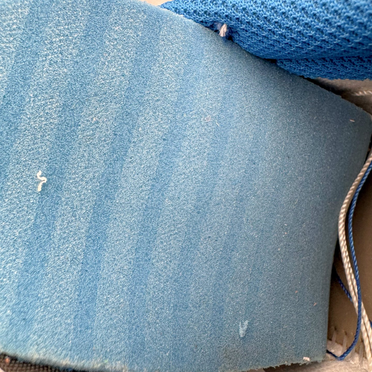 图片[11]-＃SF外贸特供 Travis Scott x Air Jordan AJ1 Low OG SP TS联名倒钩低帮 白蓝 DM7688-104 全系列配色 外贸特供批次 新配色不断更新开发 市场中端王者 全套原纸板楦头开发 确保原汁原味 完美呈现一代版型 一比一鞋头弧度高度鞋身弧度 此版本只针对中端市场 细节品控鞋型随意秒杀市面同价位 鞋型完美 不臃肿别扭 头层皮料加持 用料绝不含糊 进口玻璃冲刀皮料裁剪零毛边 电脑针车工艺 超高鞋面清洁度 最高QC检验标准 控制溢胶瑕疵 原盒原配 飞翼3D高频深度立体 工艺方面大到整体鞋型 漏斗收腰 底线拉帮 LOGO立体程度 小到针眼排布 载片对称 冲孔效果 鞋标规范 鞋垫背胶等等 无一不是口碑收割 每双都是一个回头客 尺码：35.5 36 36.5 37.5 38 38.5 39 40 40.5 41 42 42.5 43 44 44.5 45 46 47.5 48.5-选品中心