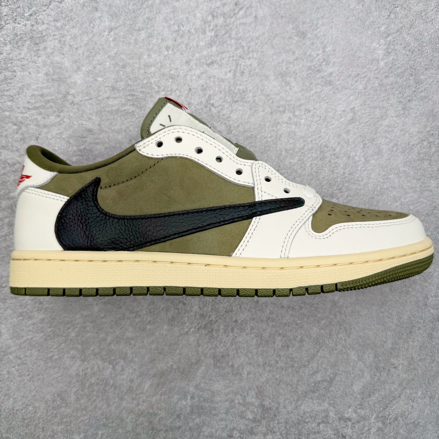 ＃SF外贸特供 Travis Scott x Air Jordan AJ1 Low OG SP TS联名倒钩8.0低帮 白橄榄绿 DM7866-200 全系列配色 外贸特供批次 新配色不断更新开发 市场中端王者 全套原纸板楦头开发 确保原汁原味 完美呈现一代版型 一比一鞋头弧度高度鞋身弧度 此版本只针对中端市场 细节品控鞋型随意秒杀市面同价位 鞋型完美 不臃肿别扭 头层皮料加持 用料绝不含糊 进口玻璃冲刀皮料裁剪零毛边 电脑针车工艺 超高鞋面清洁度 最高QC检验标准 控制溢胶瑕疵 原盒原配 飞翼3D高频深度立体 工艺方面大到整体鞋型 漏斗收腰 底线拉帮 LOGO立体程度 小到针眼排布 载片对称 冲孔效果 鞋标规范 鞋垫背胶等等 无一不是口碑收割 每双都是一个回头客 尺码：35.5 36 36.5 37.5 38 38.5 39 40 40.5 41 42 42.5 43 44 44.5 45 46 47.5 48.5-选品中心
