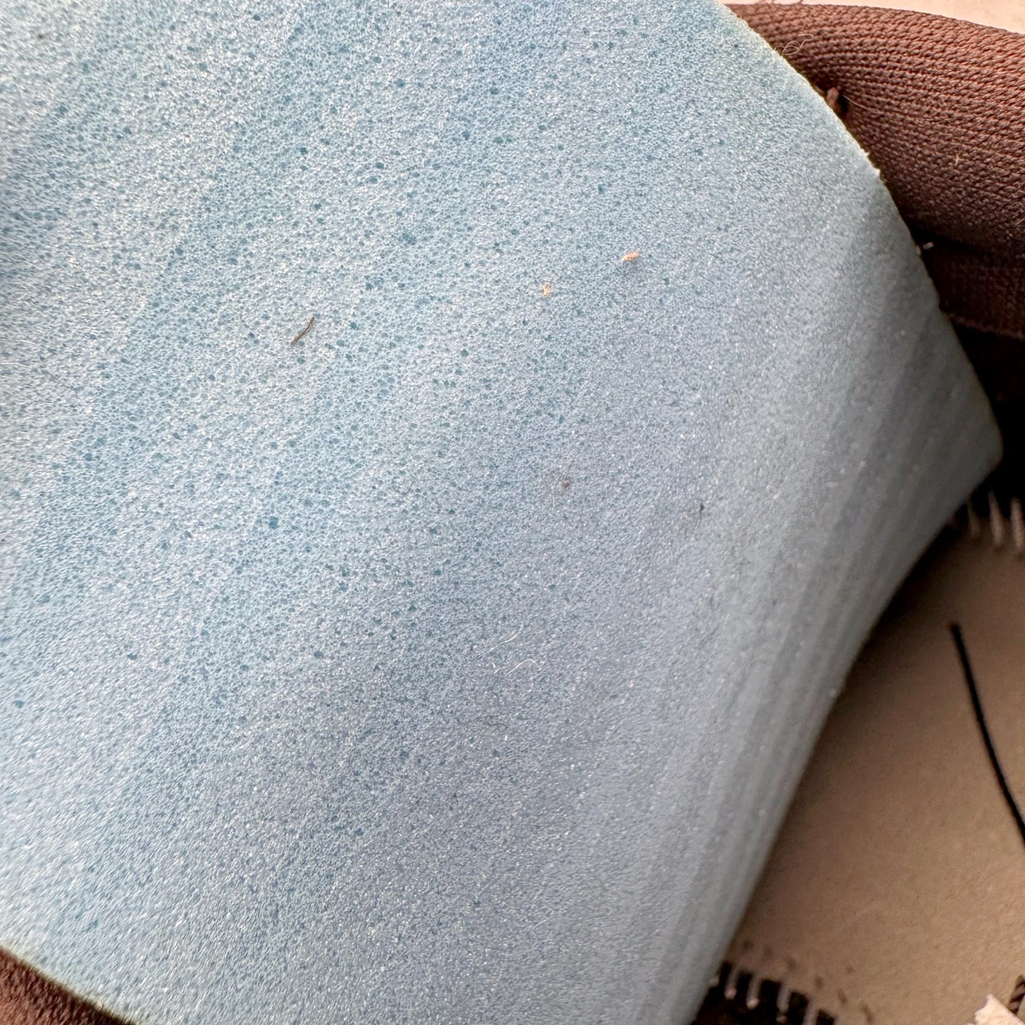 图片[11]-＃SF外贸特供 Travis Scott x Air Jordan AJ1 Low OG SP TS联名倒钩低帮 黑棕 DM7866-202 全系列配色 外贸特供批次 新配色不断更新开发 市场中端王者 全套原纸板楦头开发 确保原汁原味 完美呈现一代版型 一比一鞋头弧度高度鞋身弧度 此版本只针对中端市场 细节品控鞋型随意秒杀市面同价位 鞋型完美 不臃肿别扭 头层皮料加持 用料绝不含糊 进口玻璃冲刀皮料裁剪零毛边 电脑针车工艺 超高鞋面清洁度 最高QC检验标准 控制溢胶瑕疵 原盒原配 飞翼3D高频深度立体 工艺方面大到整体鞋型 漏斗收腰 底线拉帮 LOGO立体程度 小到针眼排布 载片对称 冲孔效果 鞋标规范 鞋垫背胶等等 无一不是口碑收割 每双都是一个回头客 尺码：35.5 36 36.5 37.5 38 38.5 39 40 40.5 41 42 42.5 43 44 44.5 45 46 47.5 48.5-选品中心