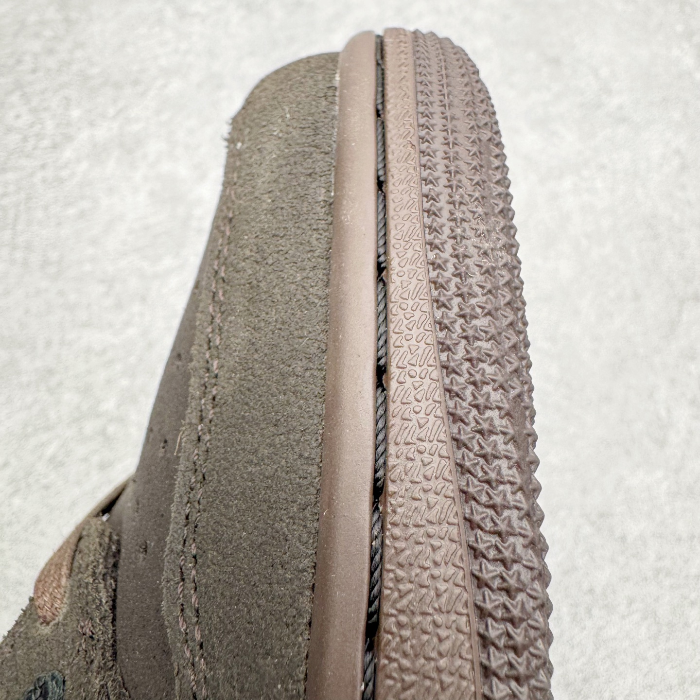 图片[19]-＃SF外贸特供 Travis Scott x Air Jordan AJ1 Low OG SP TS联名倒钩低帮 黑棕 DM7866-202 全系列配色 外贸特供批次 新配色不断更新开发 市场中端王者 全套原纸板楦头开发 确保原汁原味 完美呈现一代版型 一比一鞋头弧度高度鞋身弧度 此版本只针对中端市场 细节品控鞋型随意秒杀市面同价位 鞋型完美 不臃肿别扭 头层皮料加持 用料绝不含糊 进口玻璃冲刀皮料裁剪零毛边 电脑针车工艺 超高鞋面清洁度 最高QC检验标准 控制溢胶瑕疵 原盒原配 飞翼3D高频深度立体 工艺方面大到整体鞋型 漏斗收腰 底线拉帮 LOGO立体程度 小到针眼排布 载片对称 冲孔效果 鞋标规范 鞋垫背胶等等 无一不是口碑收割 每双都是一个回头客 尺码：35.5 36 36.5 37.5 38 38.5 39 40 40.5 41 42 42.5 43 44 44.5 45 46 47.5 48.5-选品中心