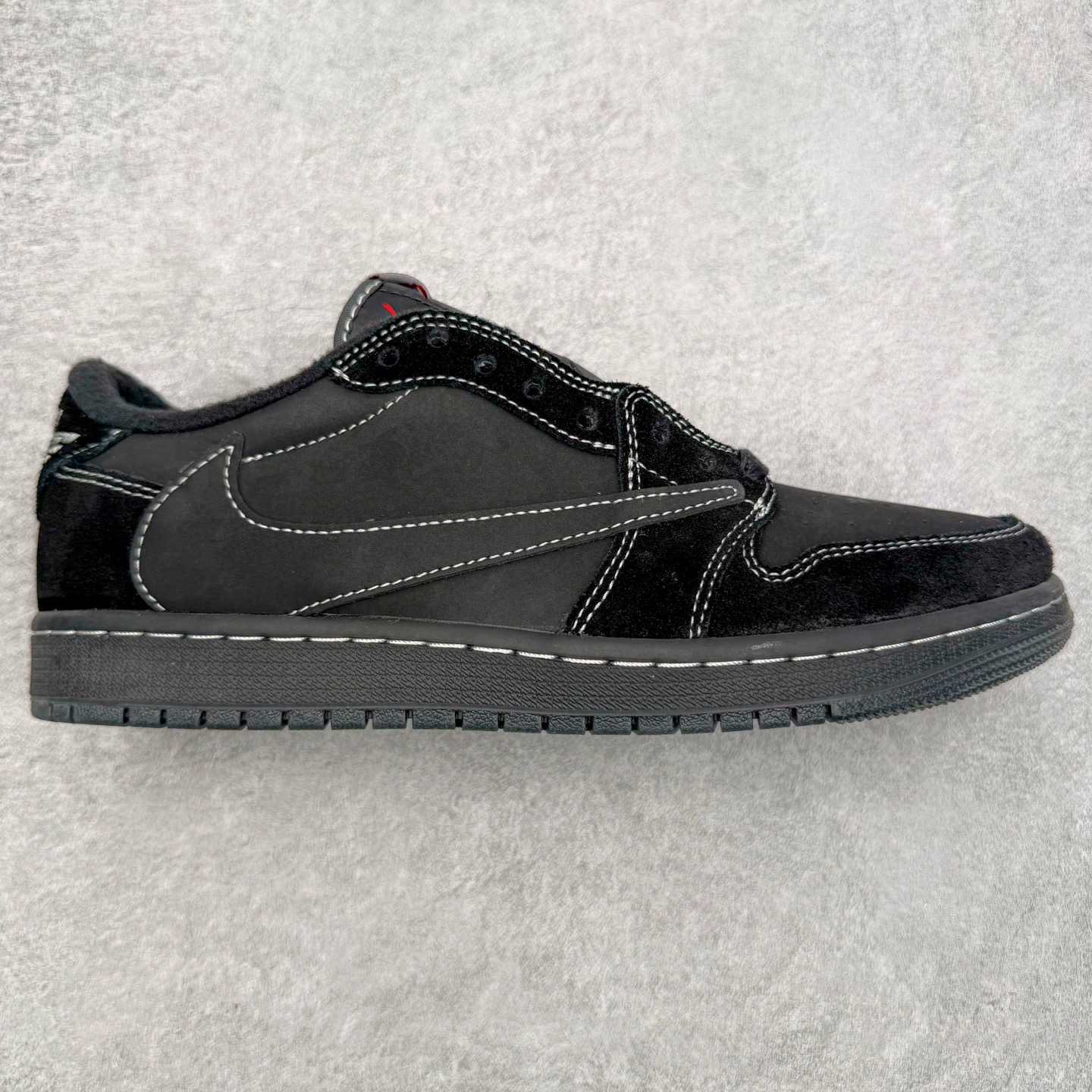 ＃G版福利特价 Travis Scott x Air Jordan AJ1 Low OG TS联名黑武士倒钩4.0低帮 DM7866-001 毫无疑问市场中端王者 耗时半年巨作 全套原纸板楦头开发 确保原汁原味 完美呈现倒钩版型 原档案转印油墨一体 东莞原厂磨具大底 一码一磨具拒绝假半码 此版本只针对中端市场 皮料材质有所更替 其他数据细节工艺流程均保持一致 绝不口嗨 细节品控鞋型随意秒杀市面3XX 4XX 原盒原配 外盒透明胶套 内侧字体 工整带凹凸感 原厂拉帮工艺 针距密度一致 后跟弧度收口自然不对折 极致一眼正品既视感 进口玻璃冲刀皮料裁剪零毛边 承诺百分百一致原鞋 全鞋电脑针车工艺 进口港宝加持 后跟自然饱满 全鞋荧光划线卡点 追求极致完美 每一双都是工艺品 多重QC质检 超越公司货的品控标准 实实在在的免检产品 尺码：35.5 36 36.5 37.5 38 38.5 39 40 40.5 41 42 42.5 43 44 44.5 45 46 47.5-选品中心